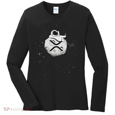 Cryptocurrency Fun Relaxing Space Man On Xrp Crypto Moon Women's Long Sleeve Shirt