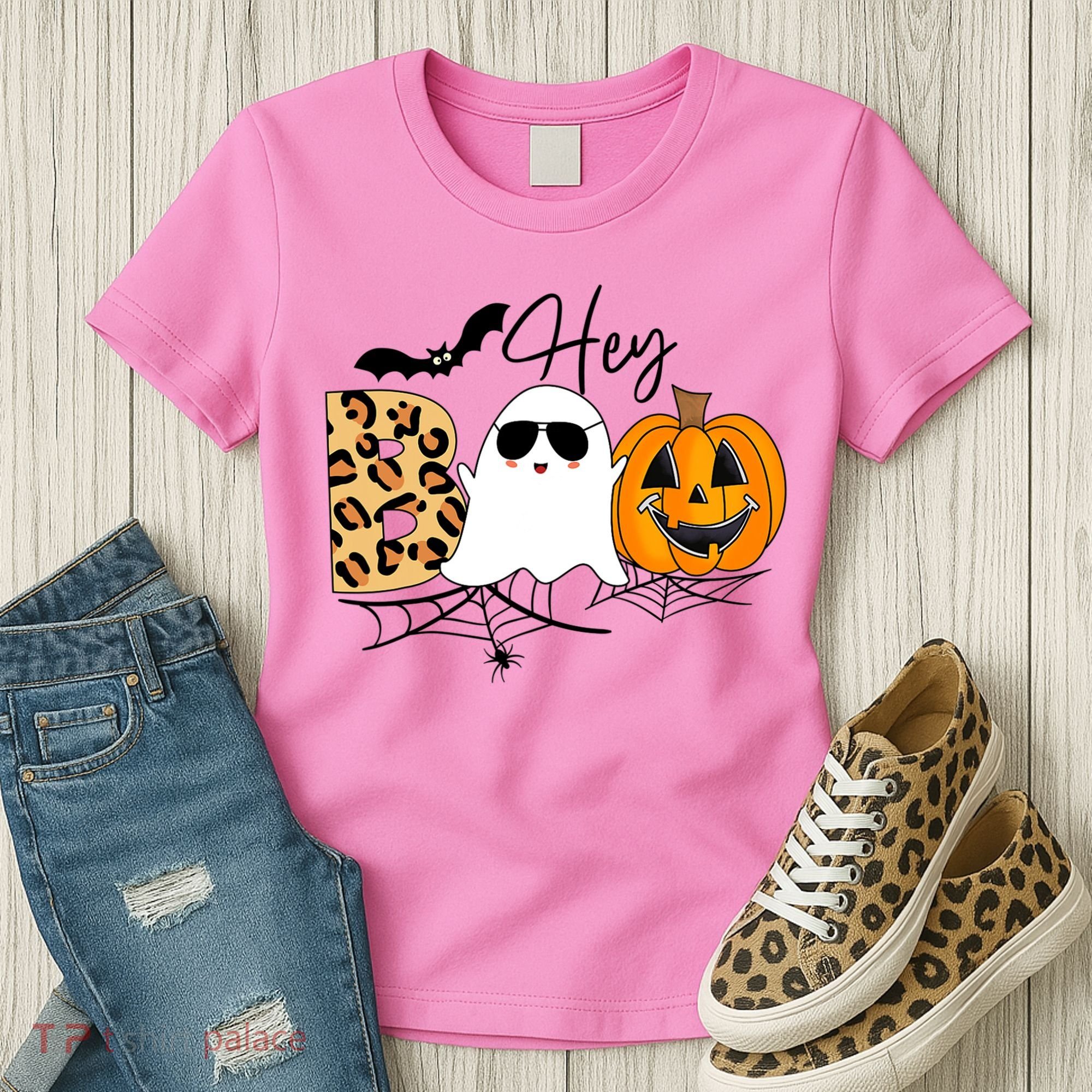 Cute Ghost Halloween Pumpkin Face Hey Boo Trendy Halloween Women's T-Shirt