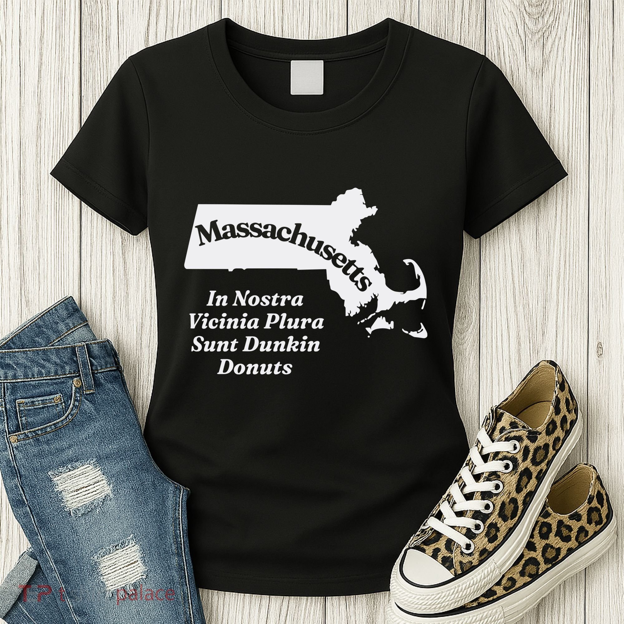Click Hole Massachusetts In Nostra Vicinia Plura Sunt Dunkin Donuts Women's T-Shirt