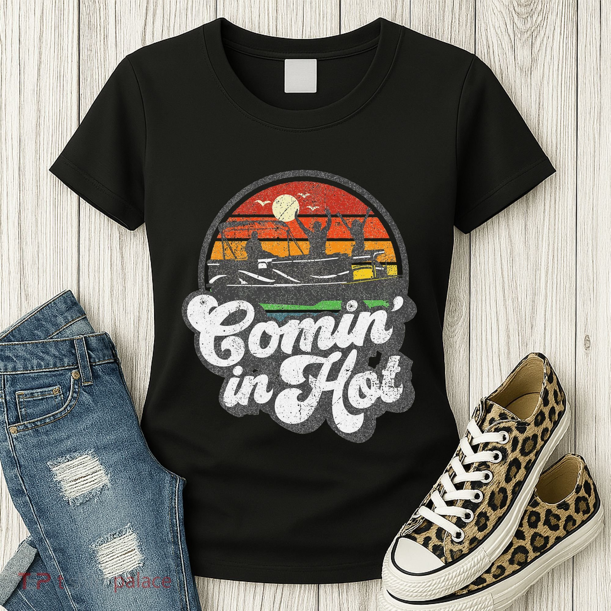 Comin In Hot Pontoon Boat Funny Boating Lake Pontooning Gift Women's T-Shirt