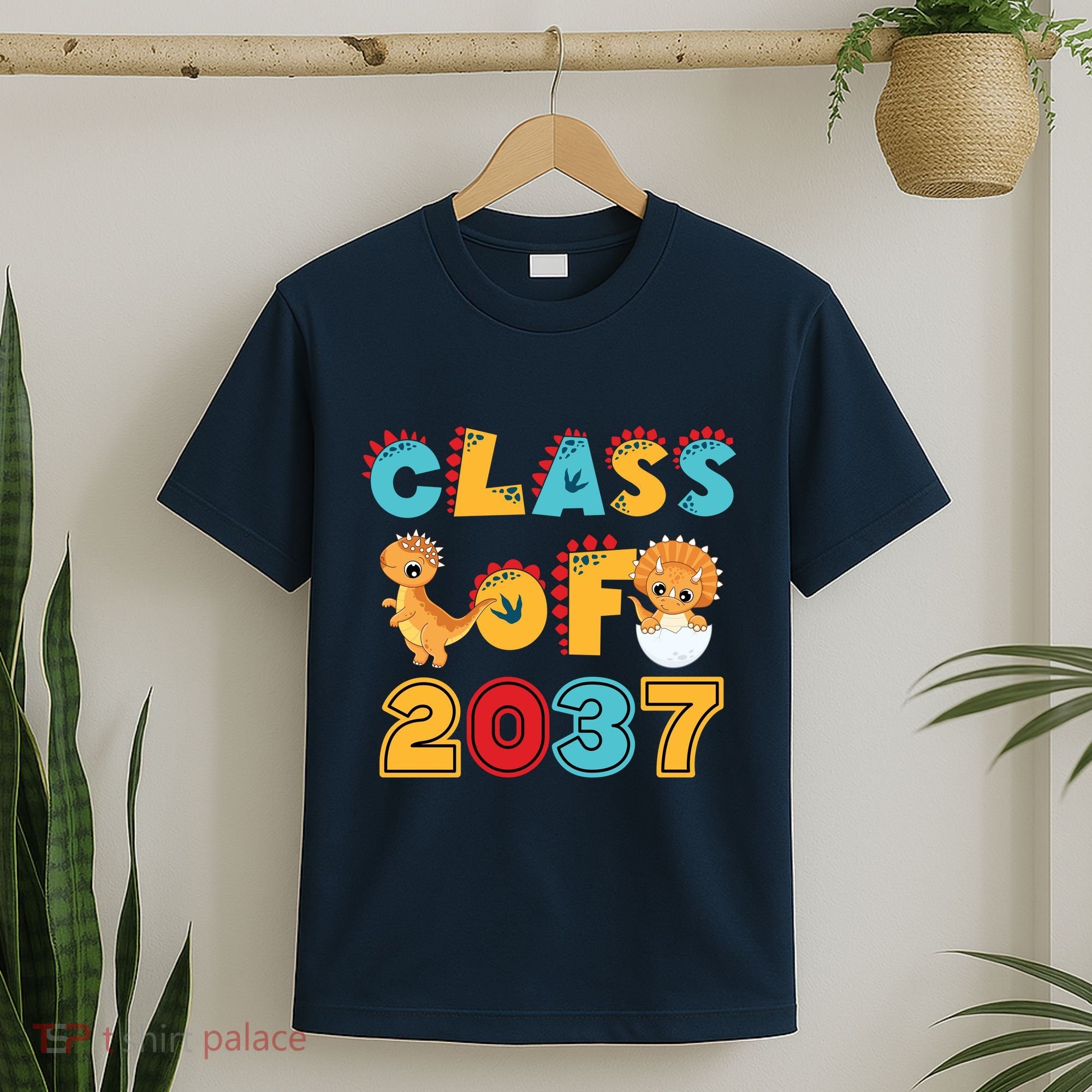 Class Of 2037 Grow With Me Kindergarten Graduation T-Shirt