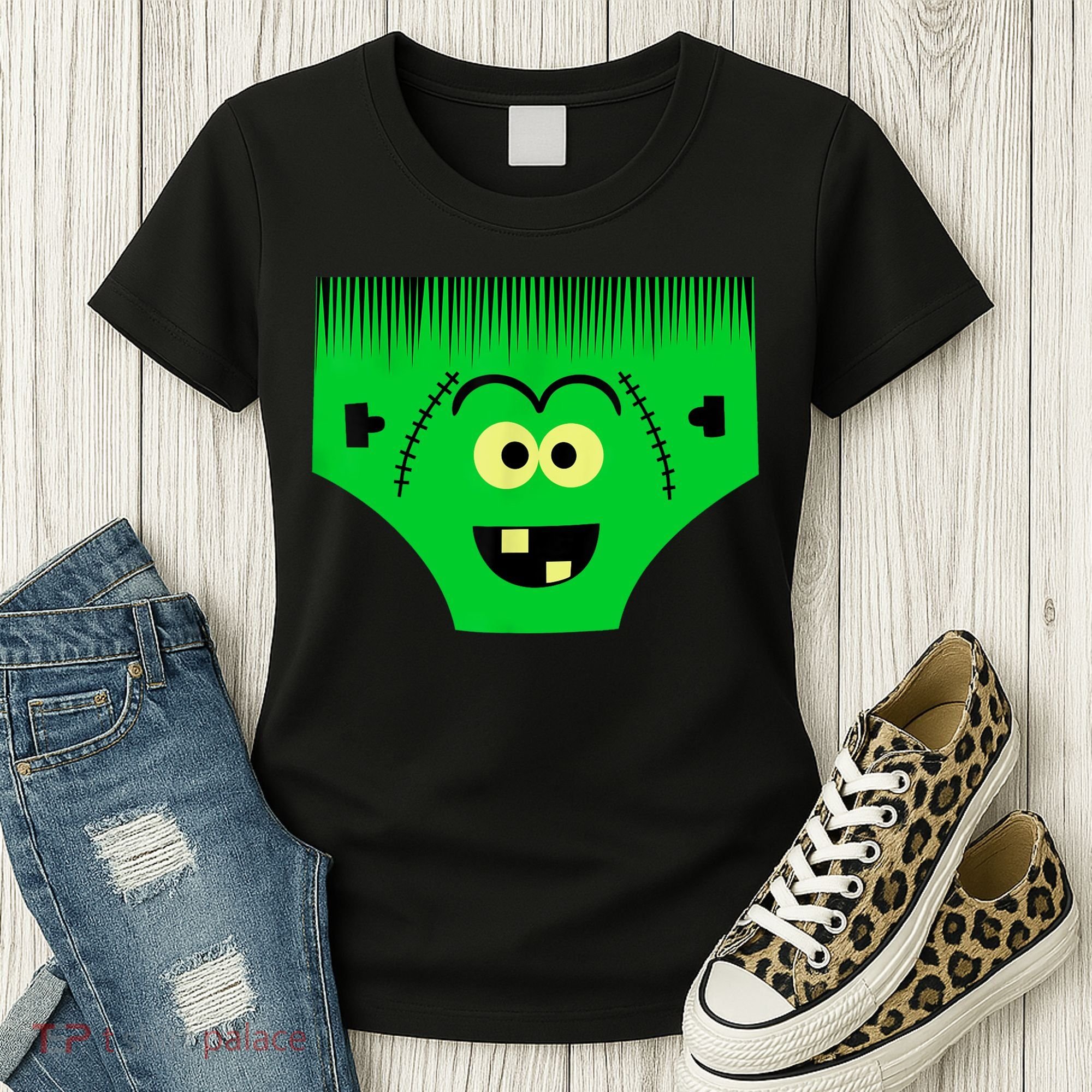 Creepy Of Underwear Face Halloween Costume Women's T-Shirt