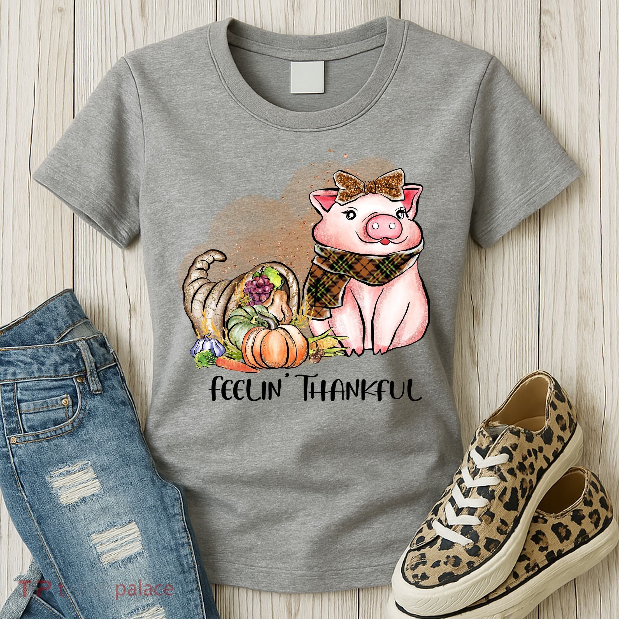 Cute Pig Feelin' Thankful's Gift For Thanksgiving Women's T-Shirt
