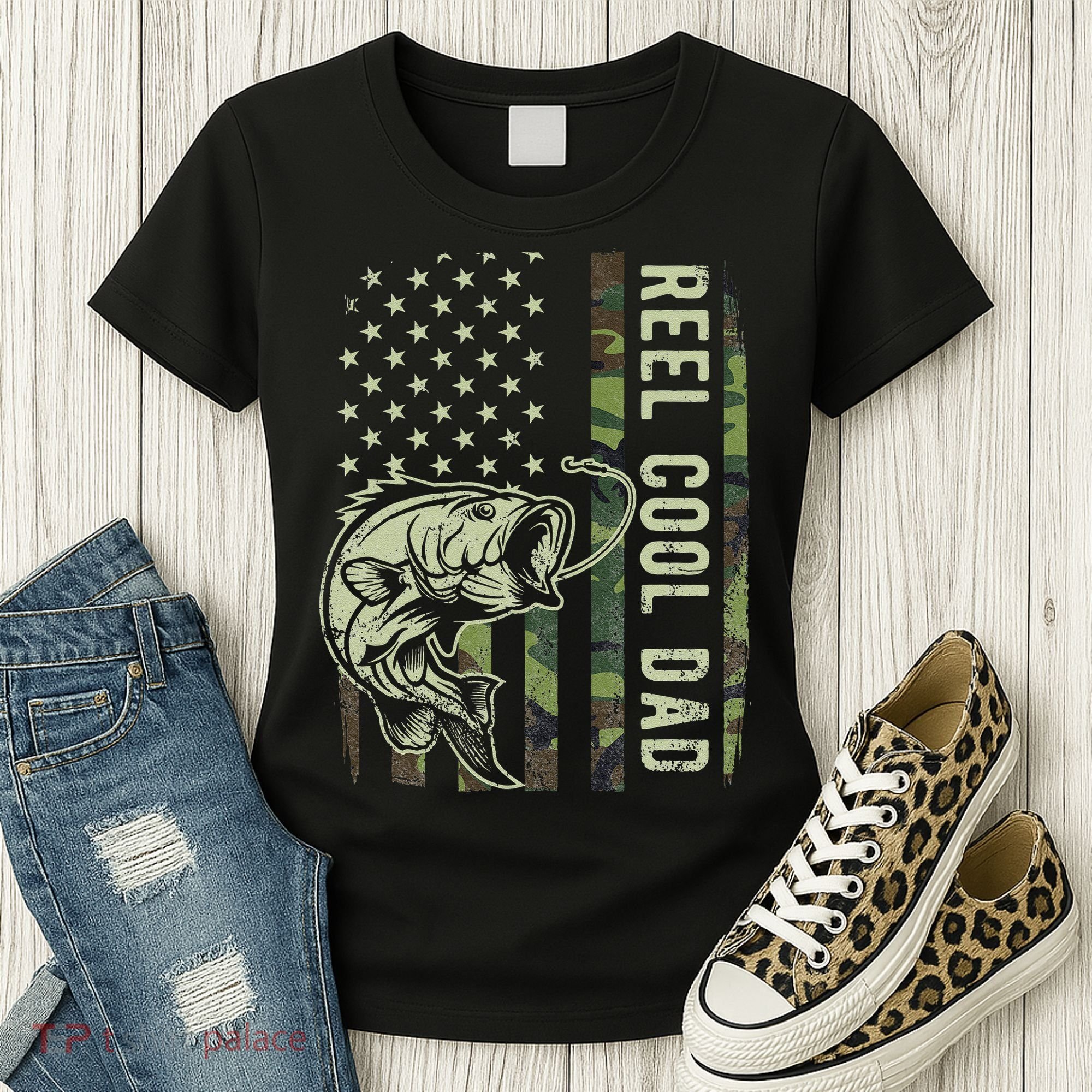 Cute Reel Cool Dad Camouflage American Flag Fathers Day Women's T-Shirt