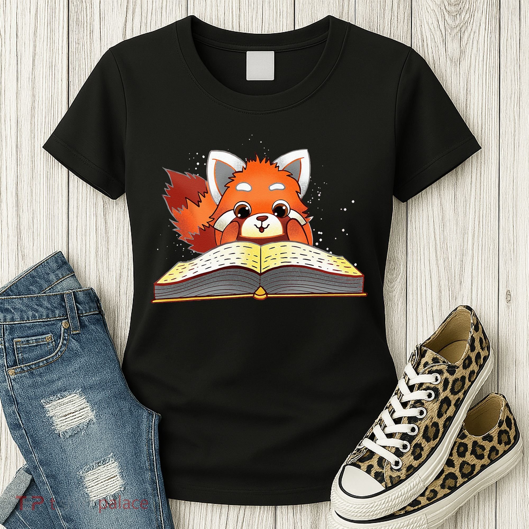 Cute Red Panda Reading A Book Lover Bookworm Love Women's T-Shirt