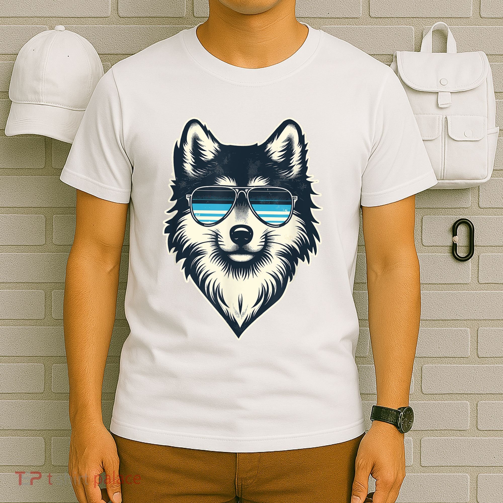 Cool Retro Wolf In Sunglasses 70s 80s 90s Novelty Funny Wolf T-Shirt