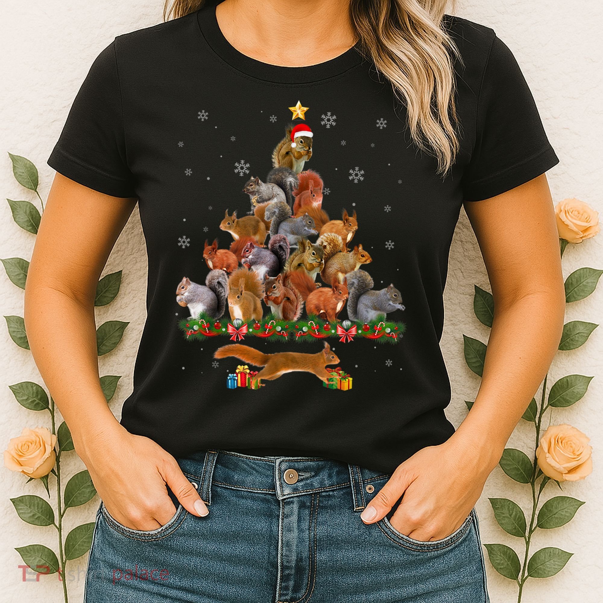 Cute Squirrel Christmas Tree Gift Decor Xmas Tree TShirt Women's T-Shirt