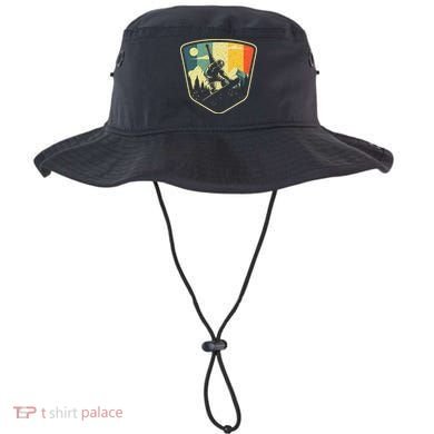 Cool Snowboarding Design Vintage Snowboarder Bucket Hat