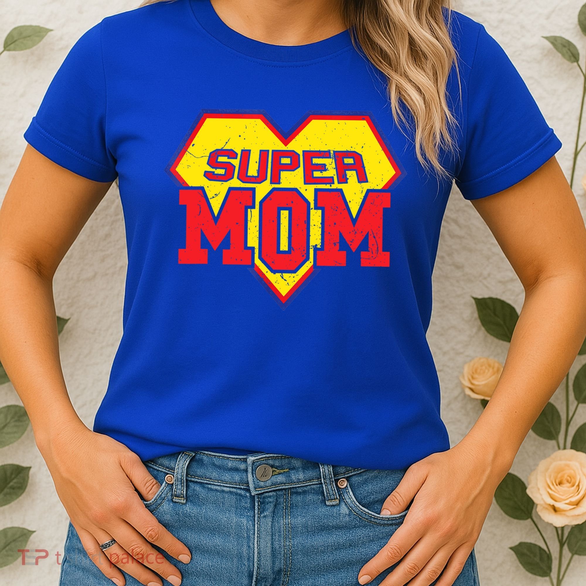 Cool Super Mom Gift Funny Superhero Mother's Day Gift Women's T-Shirt