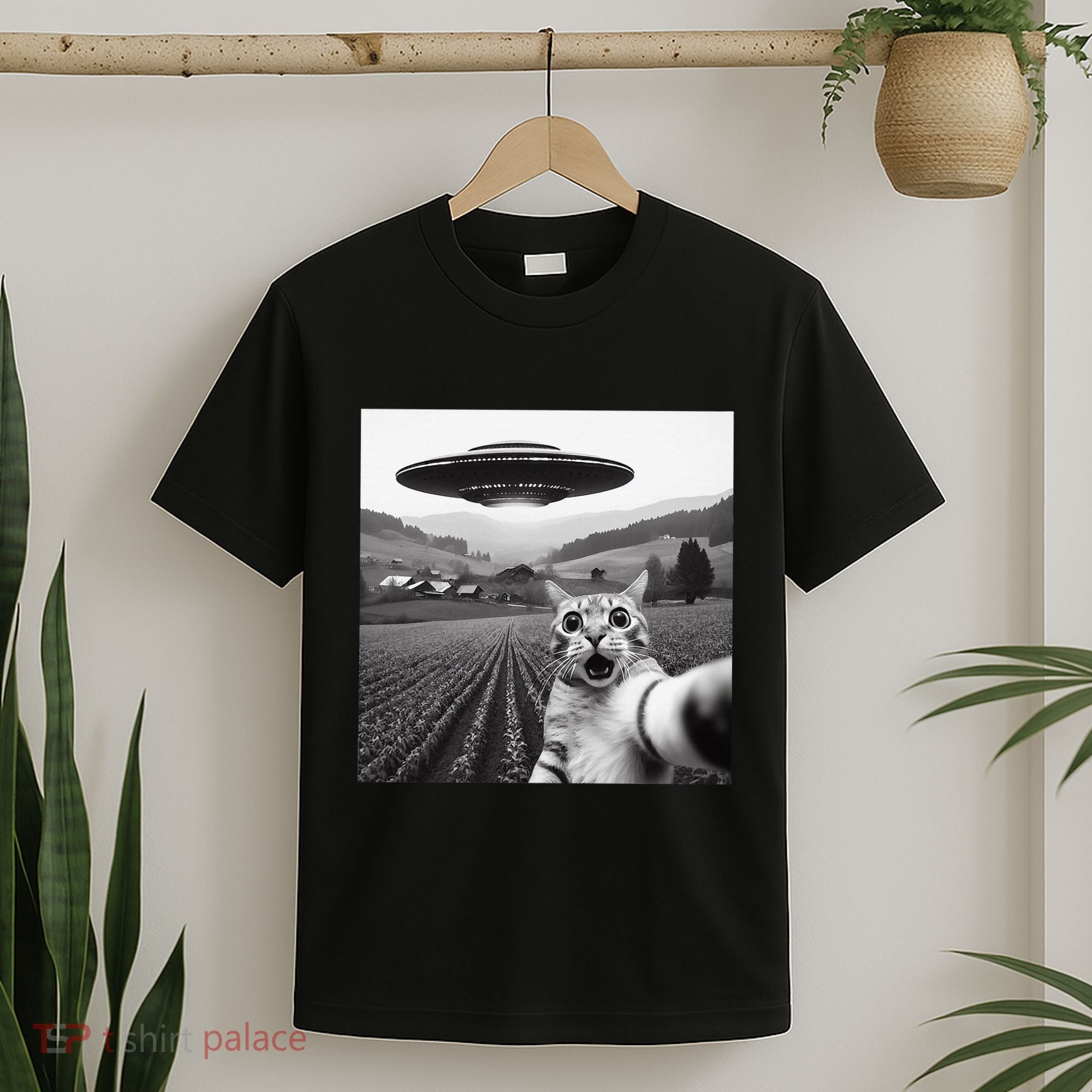 Cat Selfie With Alien Ufo Funny Cat Gifts T-Shirt