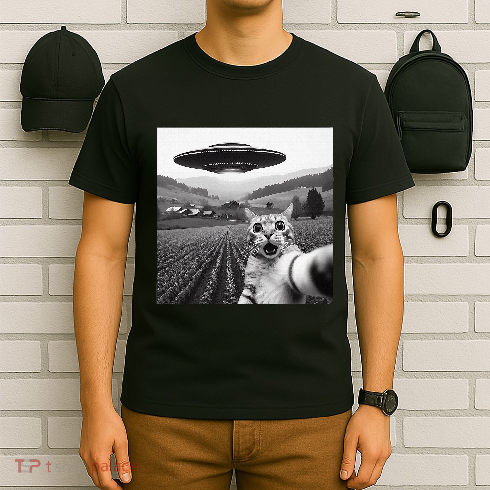 Cat Selfie With Alien Ufo Funny Cat Gifts T-Shirt