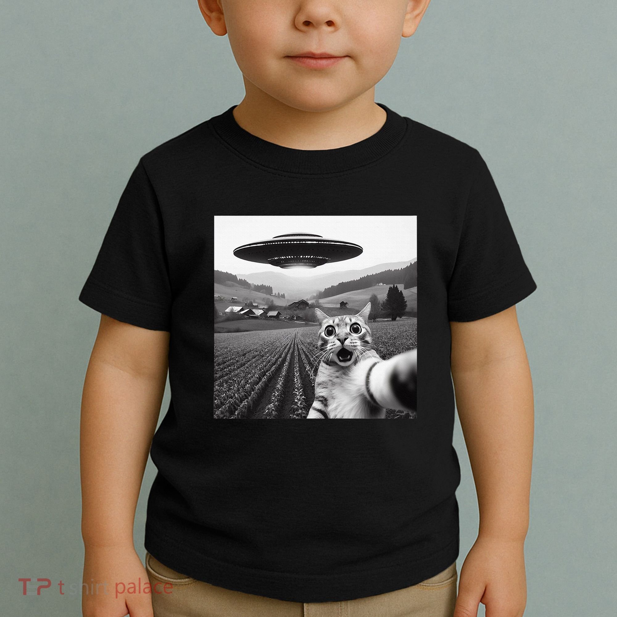Cat Selfie With Alien Ufo Funny Cat Gifts Toddler T-Shirt
