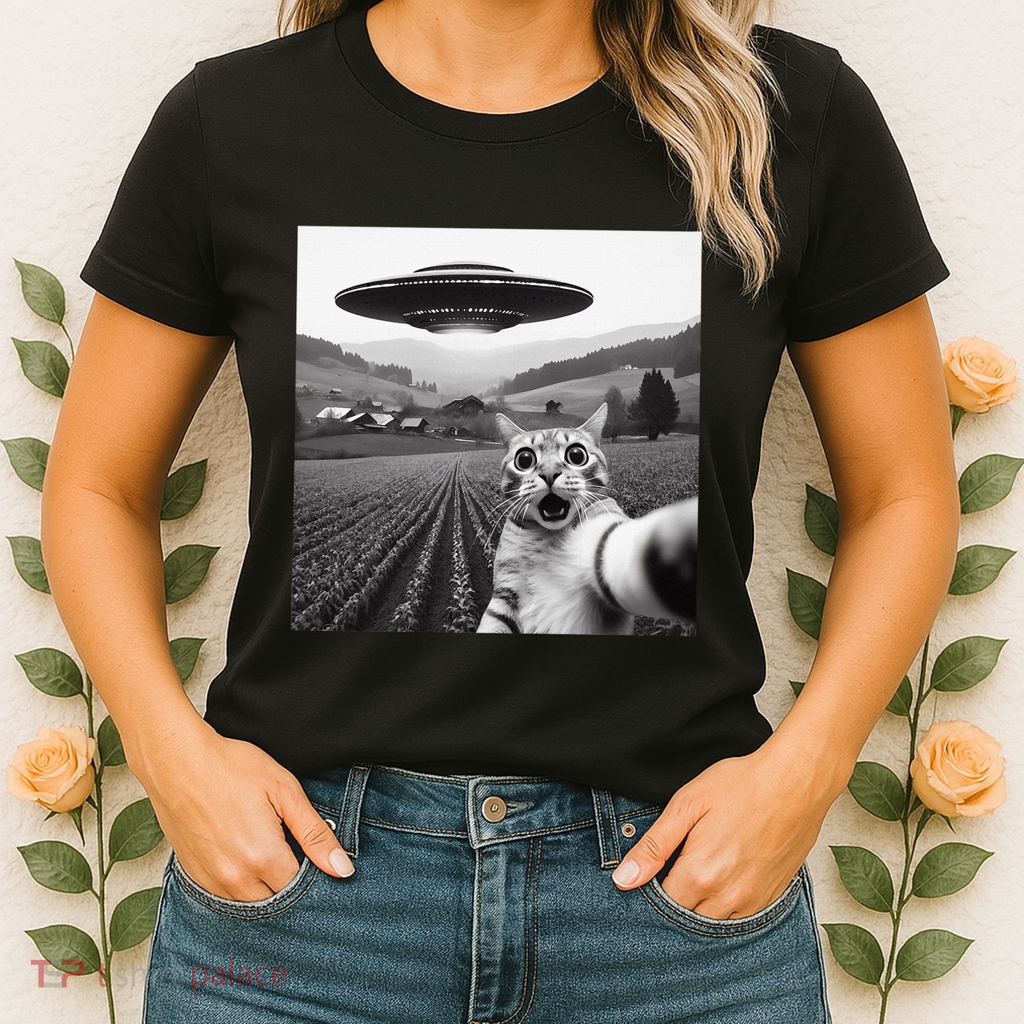 Cat Selfie With Alien Ufo Funny Cat Gifts Women's T-Shirt
