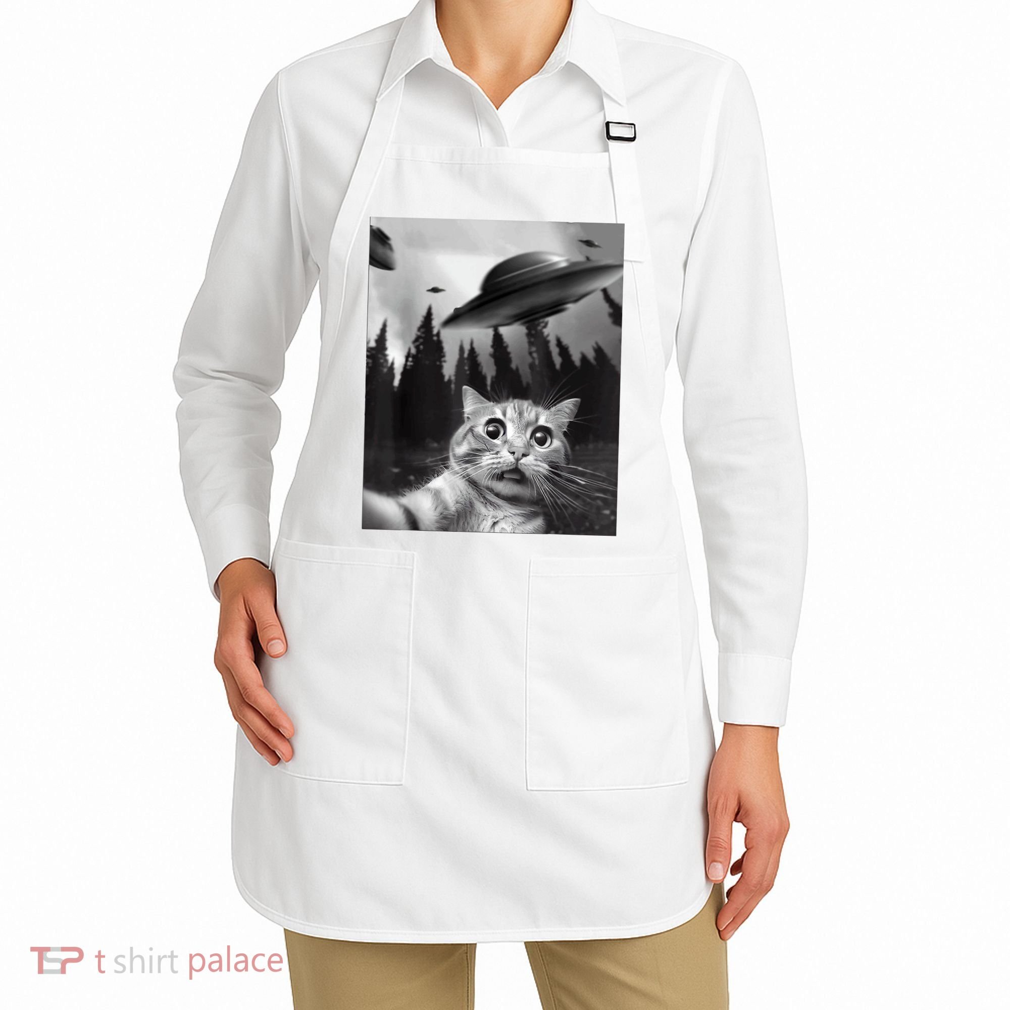 Cat Selfie With Alien UFO Funny Cat Lovers Spaceship Gift Apron