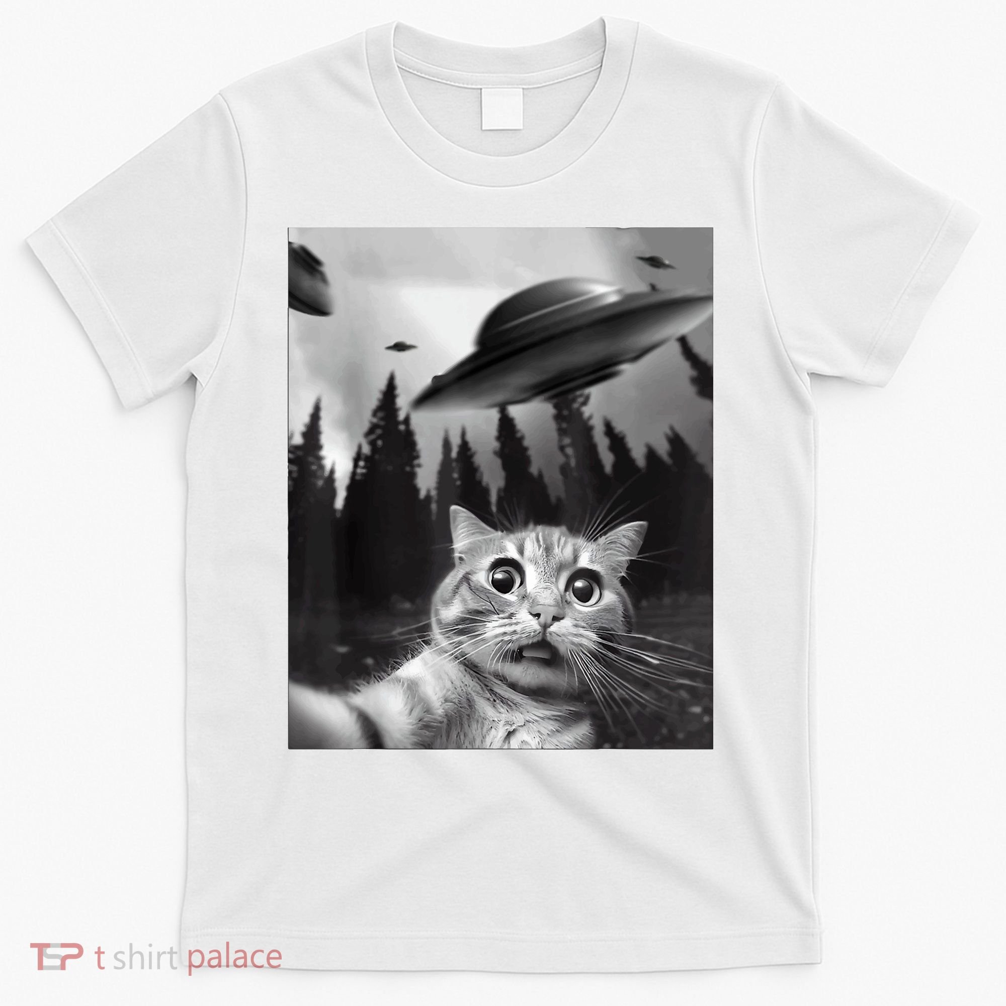 Cat Selfie With Alien UFO Funny Cat Lovers Spaceship Gift T-Shirt