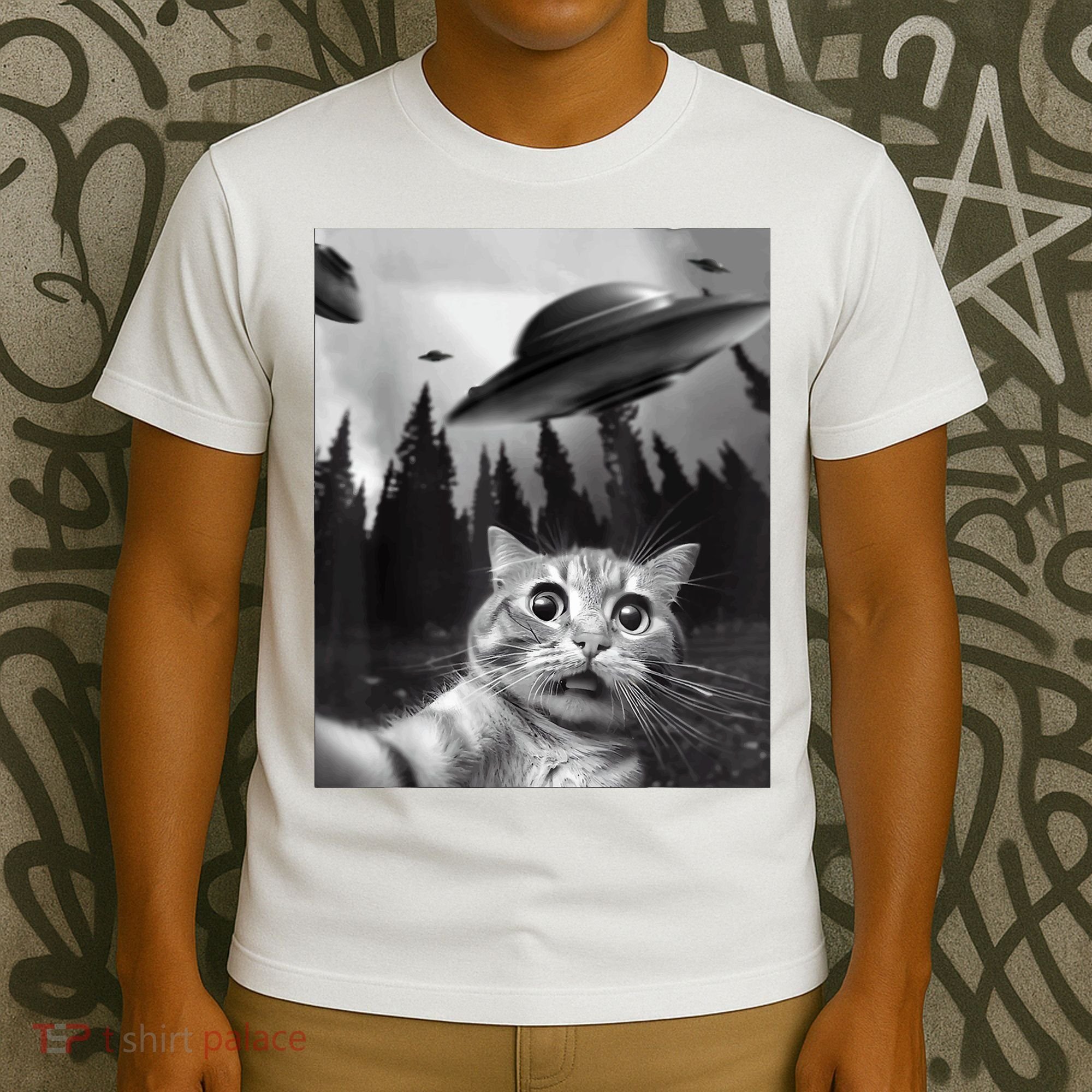 Cat Selfie With Alien UFO Funny Cat Lovers Spaceship Gift T-Shirt