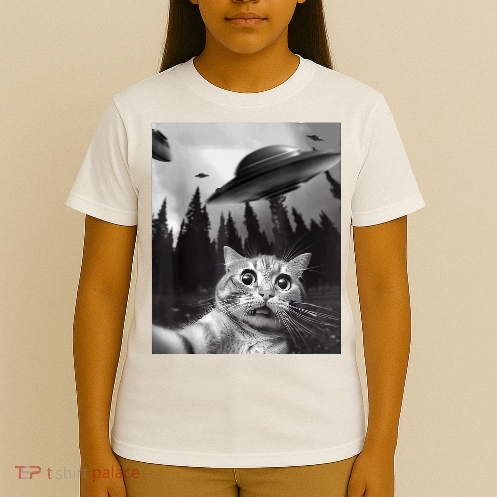 Cat Selfie With Alien UFO Funny Cat Lovers Spaceship Gift T-Shirt