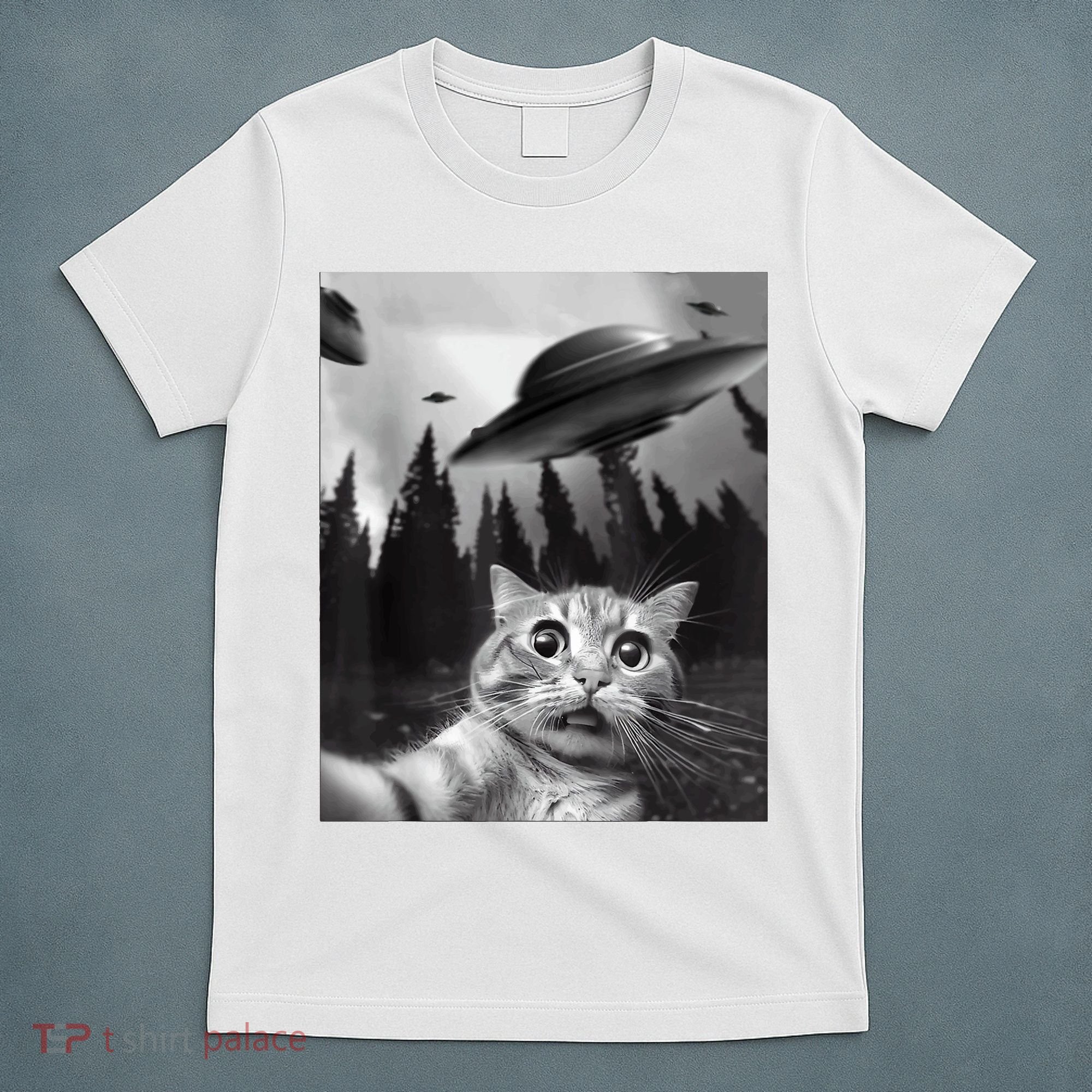 Cat Selfie With Alien UFO Funny Cat Lovers Spaceship Gift T-Shirt