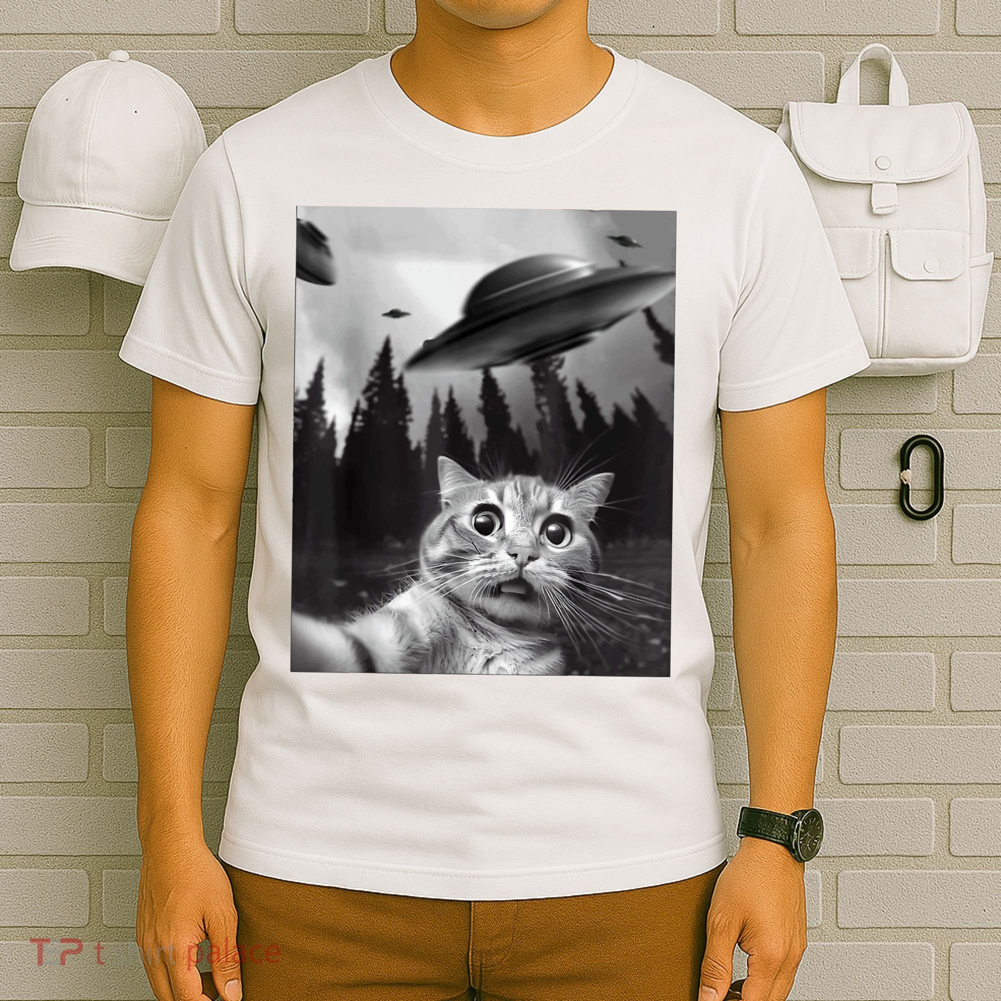 Cat Selfie With Alien UFO Funny Cat Lovers Spaceship Gift T-Shirt