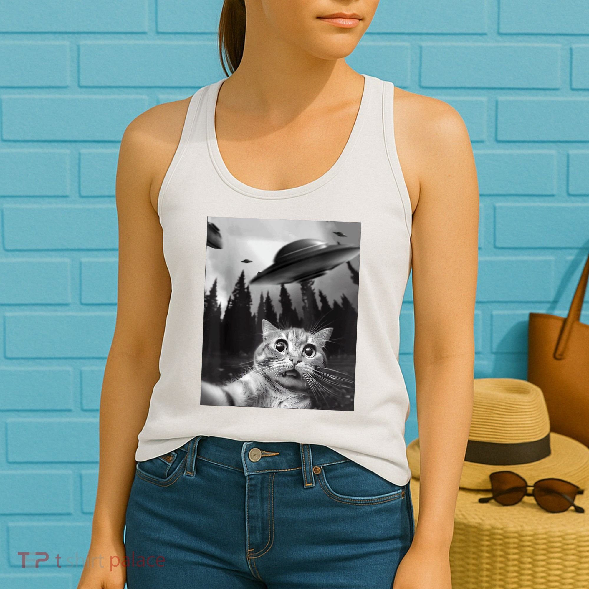 Cat Selfie With Alien UFO Funny Cat Lovers Spaceship Gift Women's Tank Top