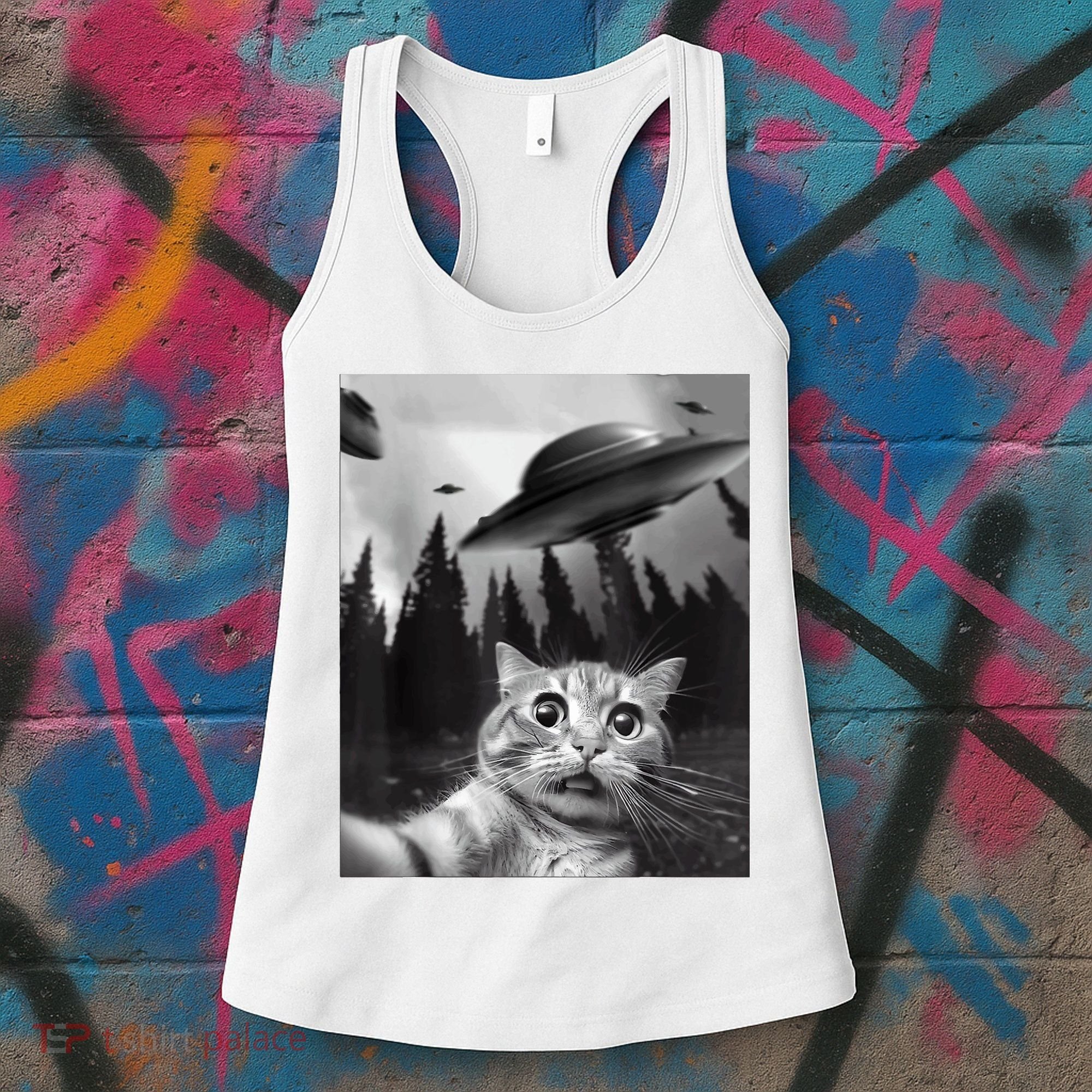 Cat Selfie With Alien UFO Funny Cat Lovers Spaceship Gift Women's Tank Top