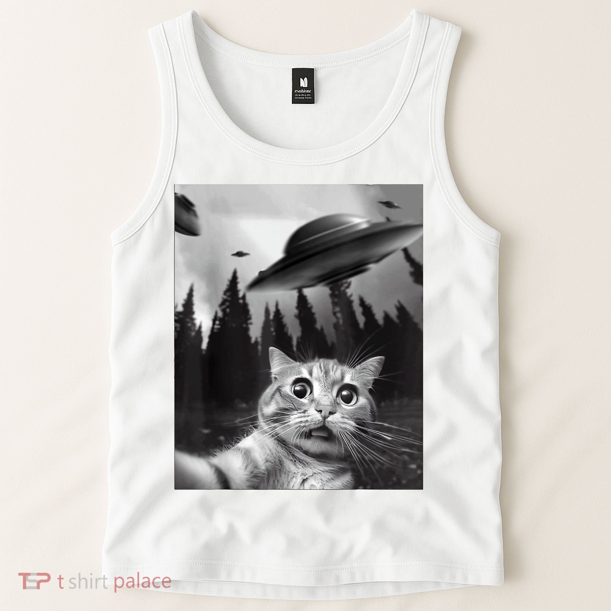 Cat Selfie With Alien UFO Funny Cat Lovers Spaceship Gift Tank Top
