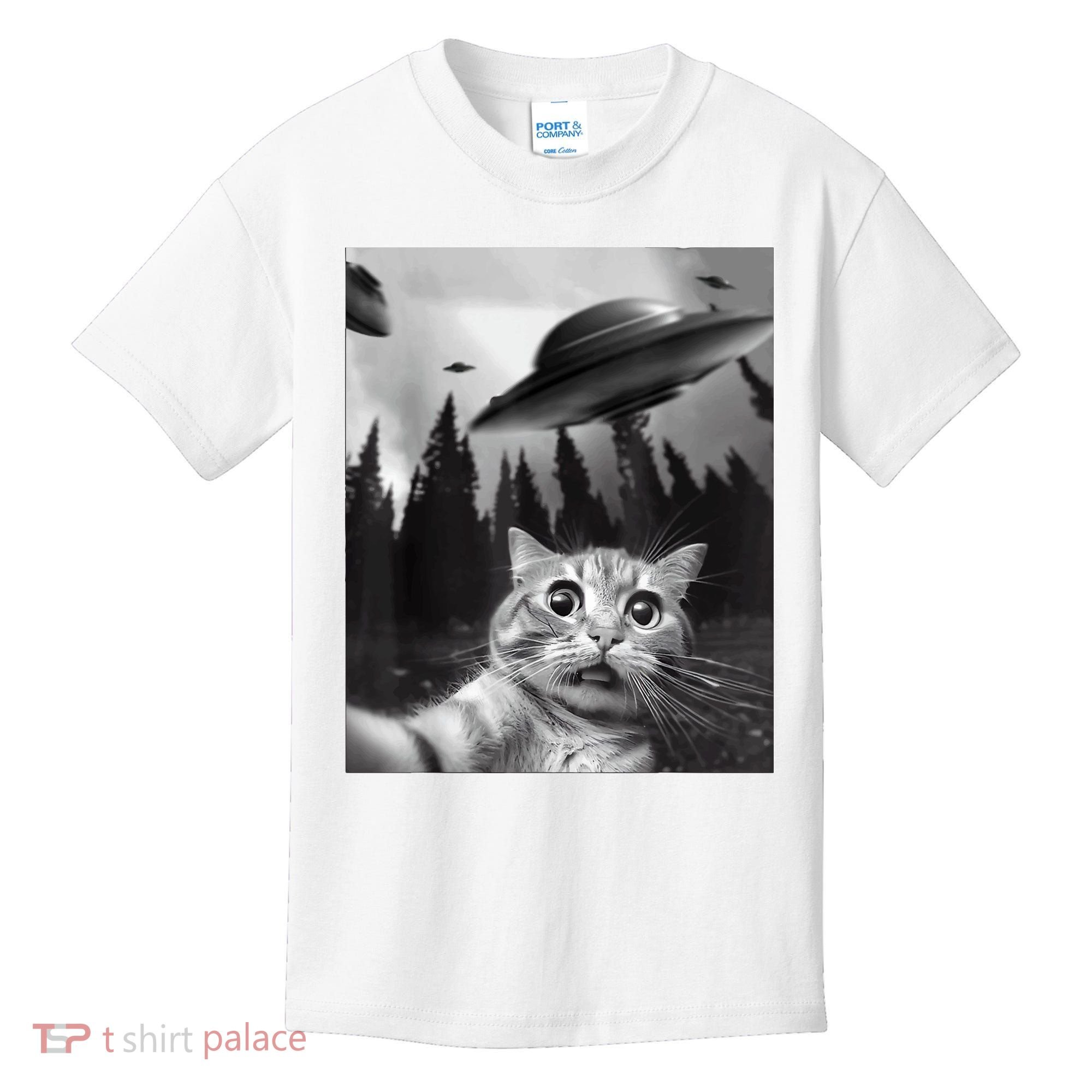Cat Selfie With Alien UFO Funny Cat Lovers Spaceship Gift Kids T-Shirt