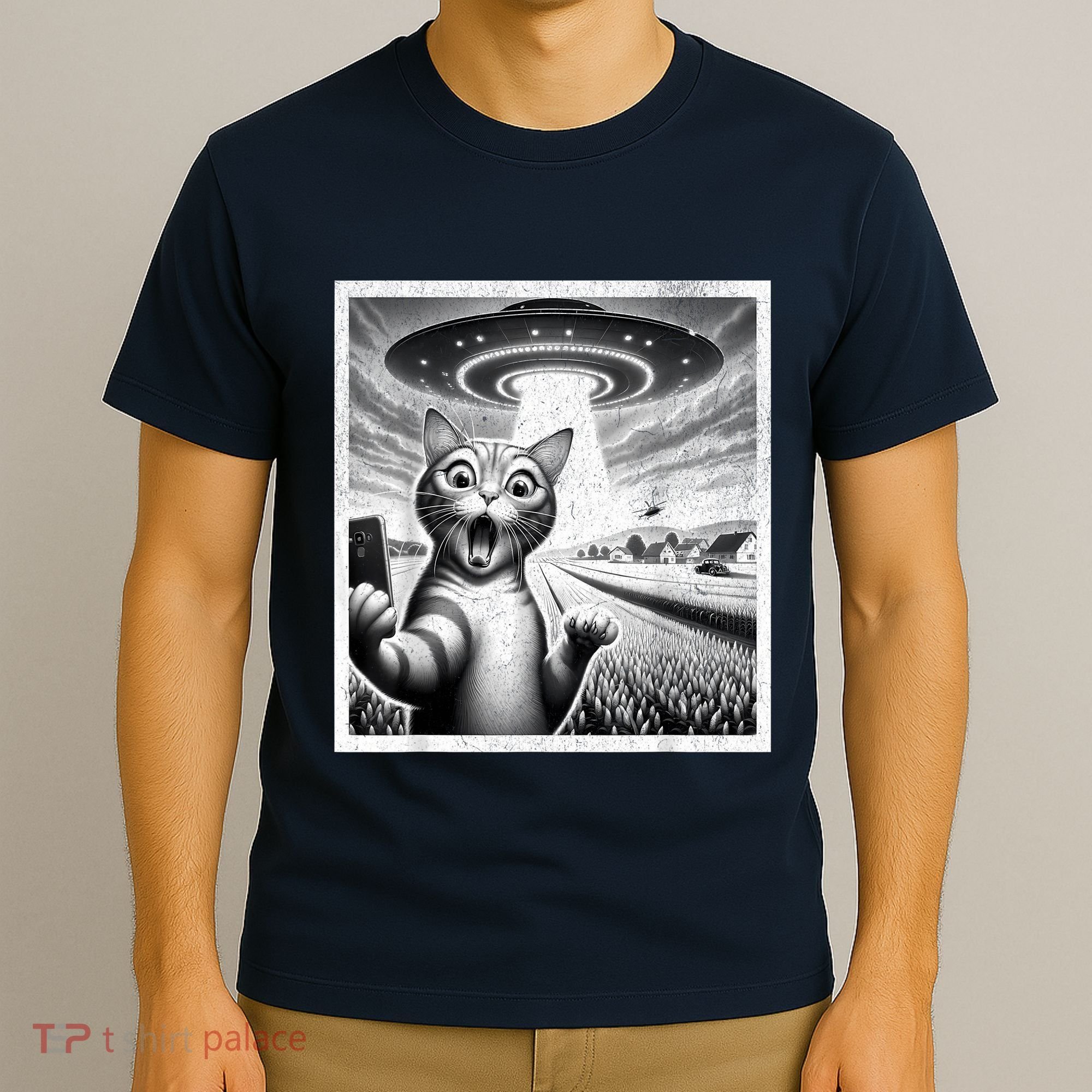 Cat Selfie With Alien Ufo Funny Cat For Women T-Shirt
