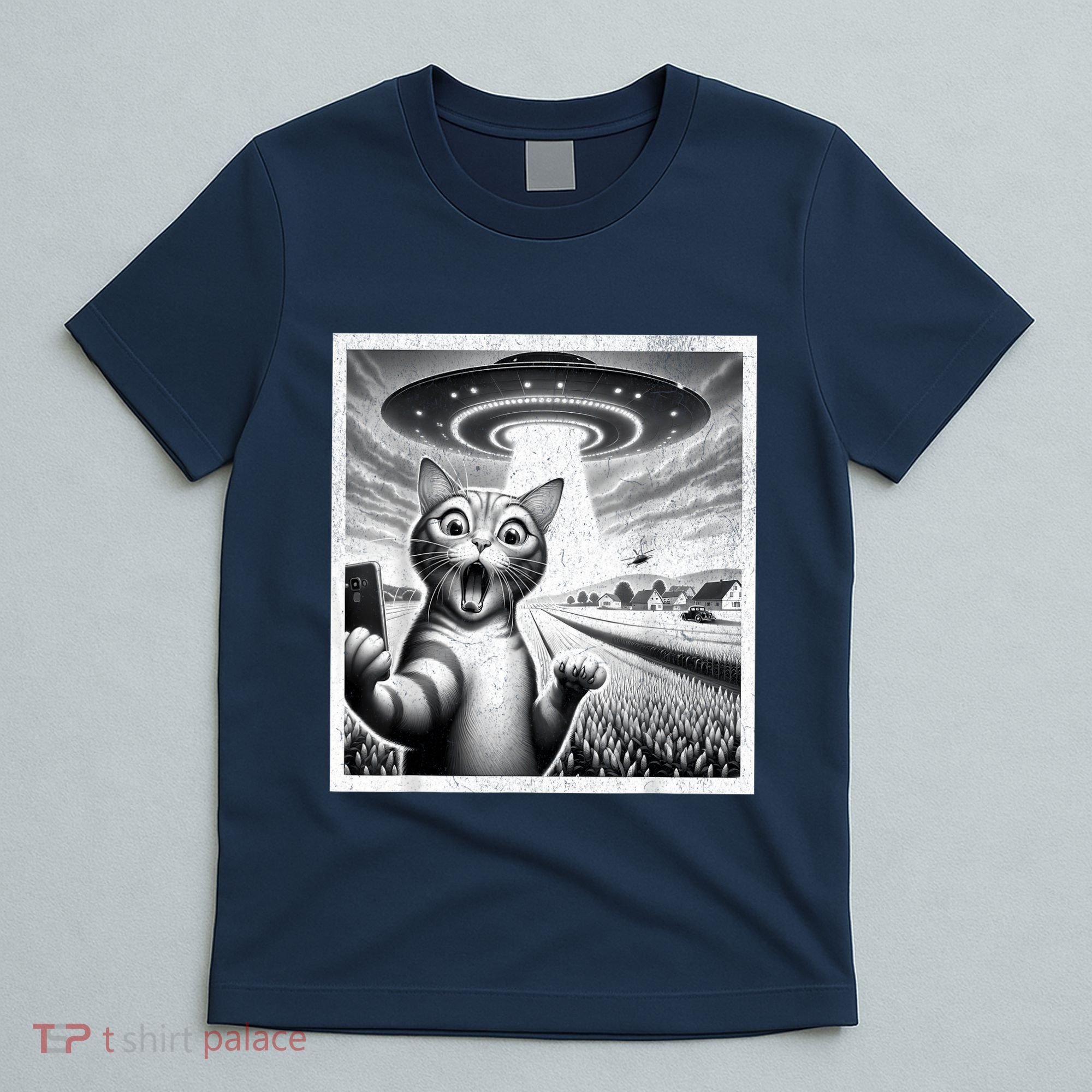 Cat Selfie With Alien Ufo Funny Cat For Women T-Shirt