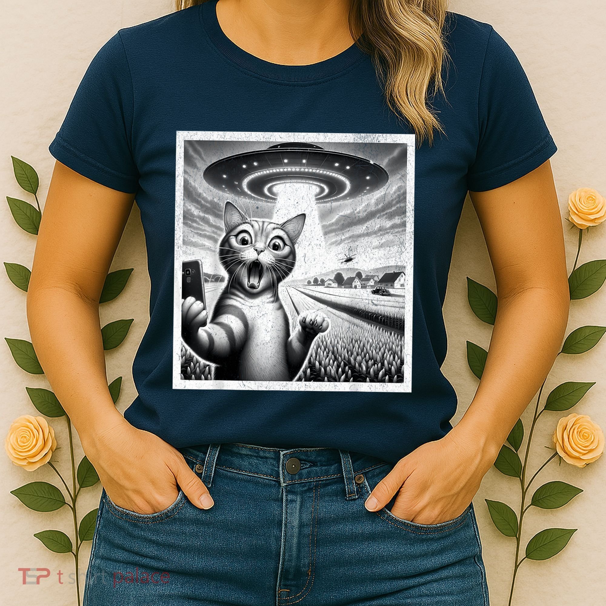 Cat Selfie With Alien Ufo Funny Cat For Women Women's T-Shirt