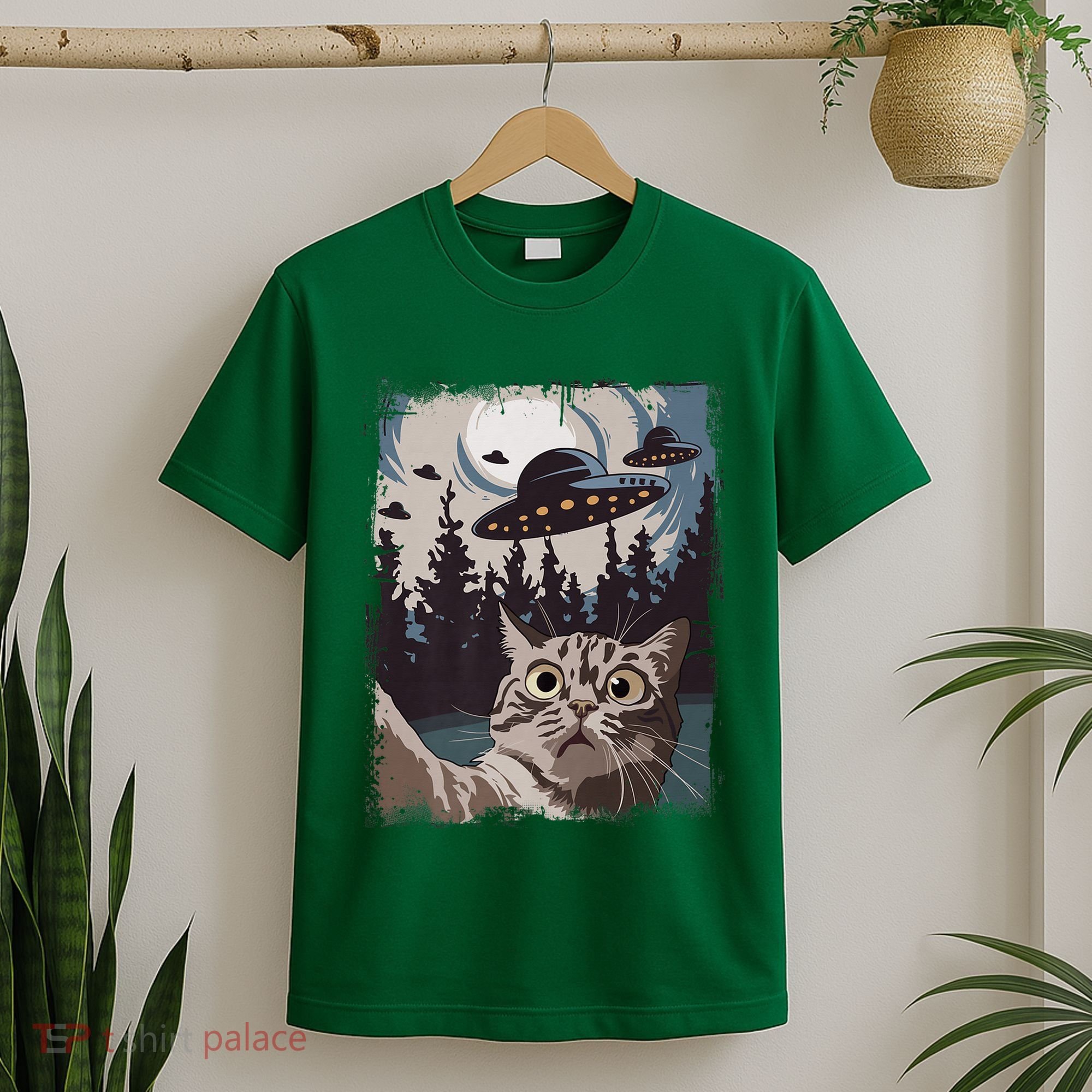 Cat Selfie With Ufo Alien Funny Cat Graphic T-Shirt