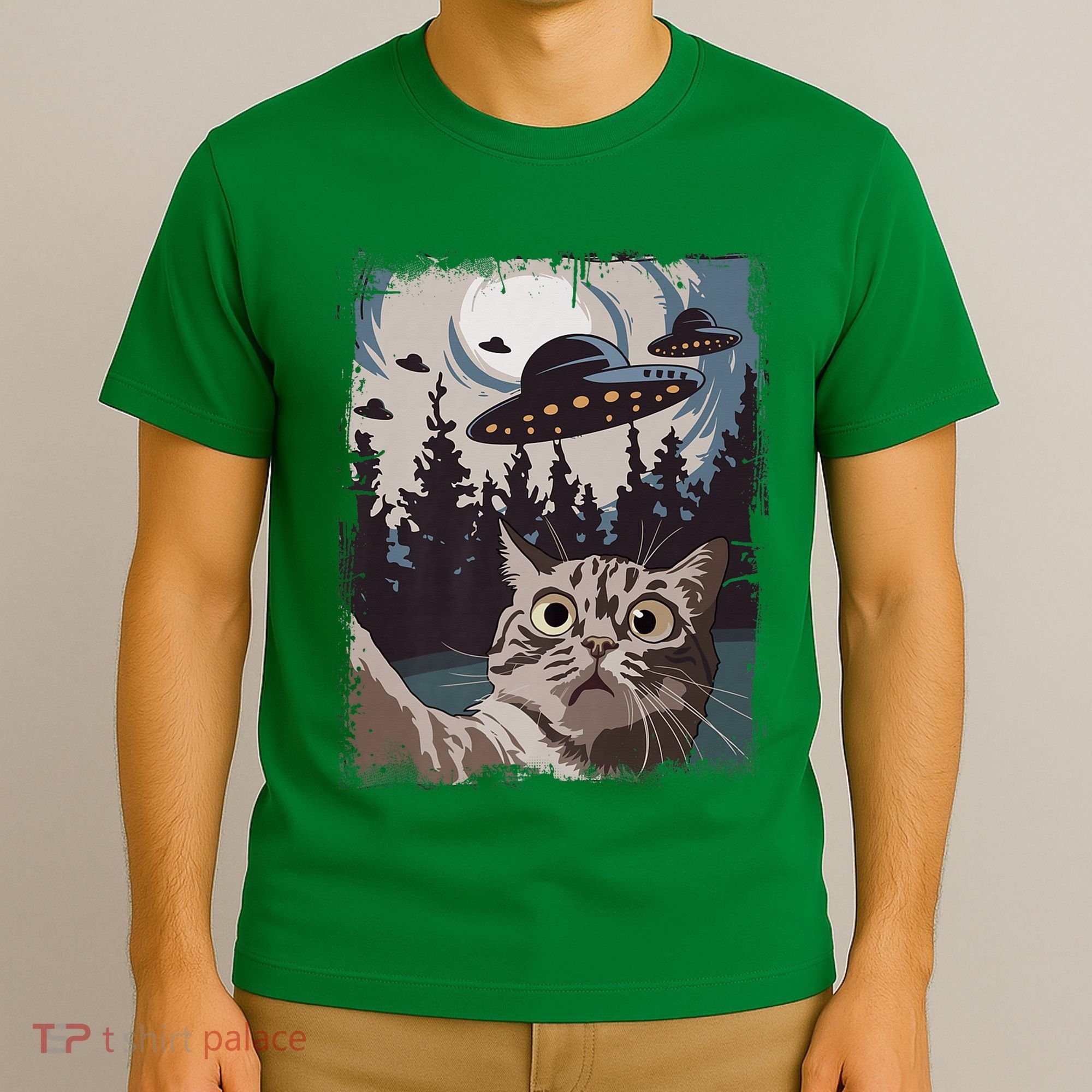 Cat Selfie With Ufo Alien Funny Cat Graphic T-Shirt