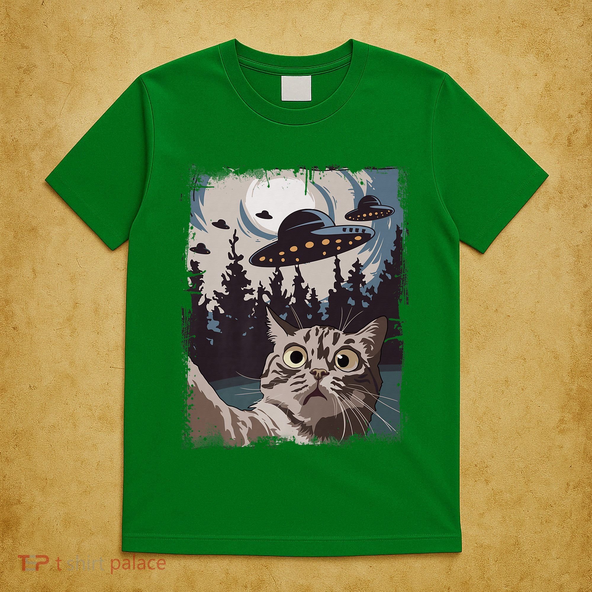 Cat Selfie With Ufo Alien Funny Cat Graphic T-Shirt