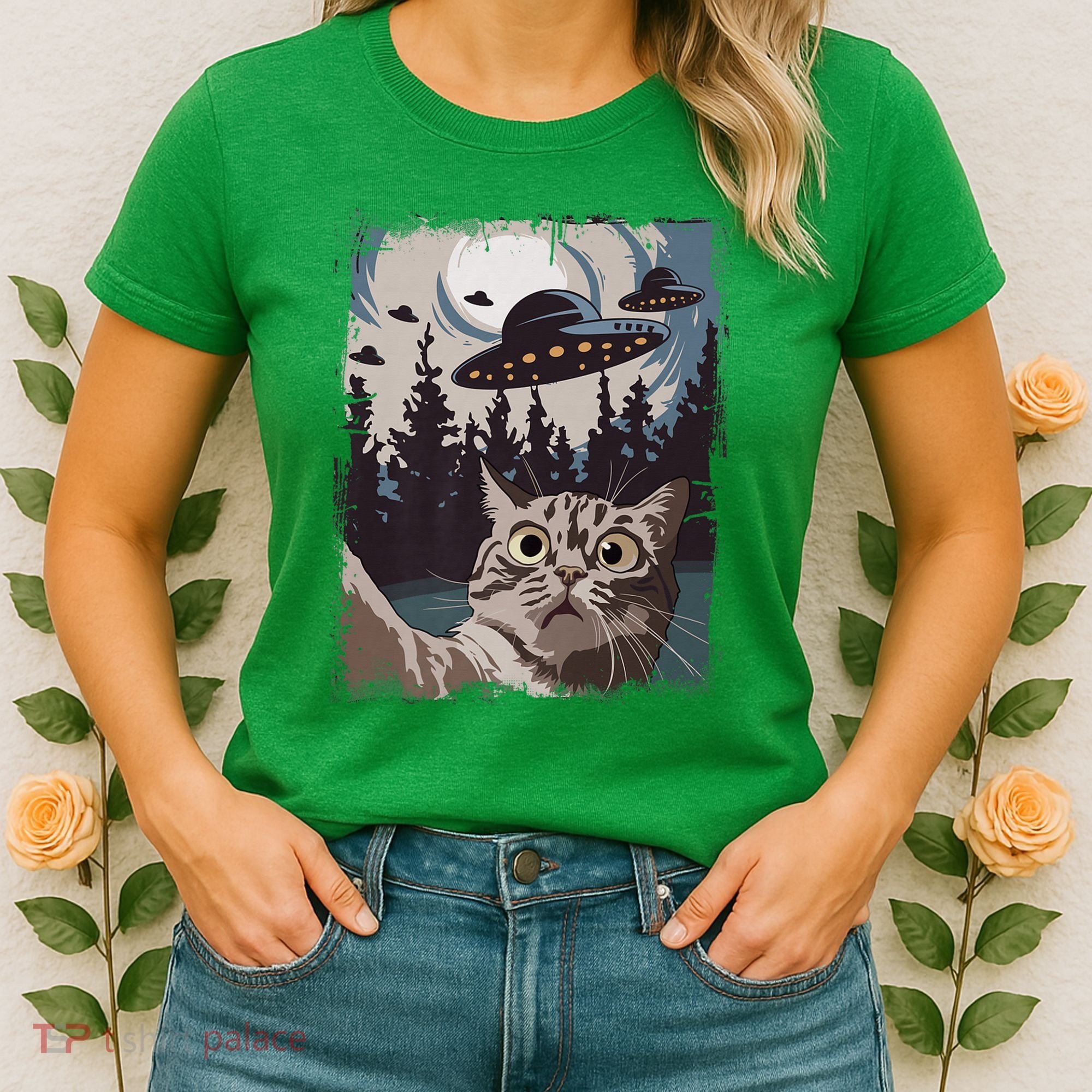 Cat Selfie With Ufo Alien Funny Cat Graphic Women's T-Shirt