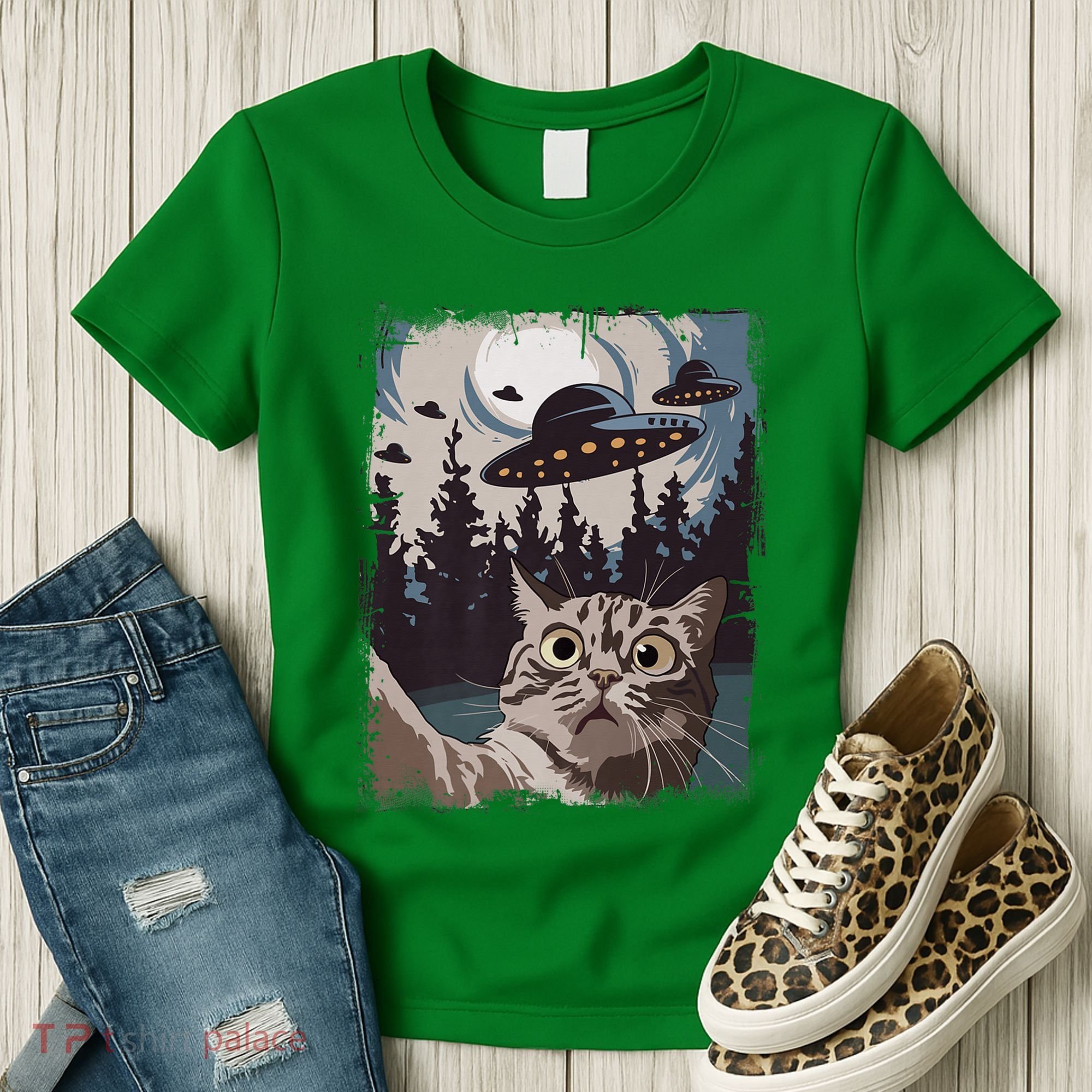 Cat Selfie With Ufo Alien Funny Cat Graphic Women's T-Shirt