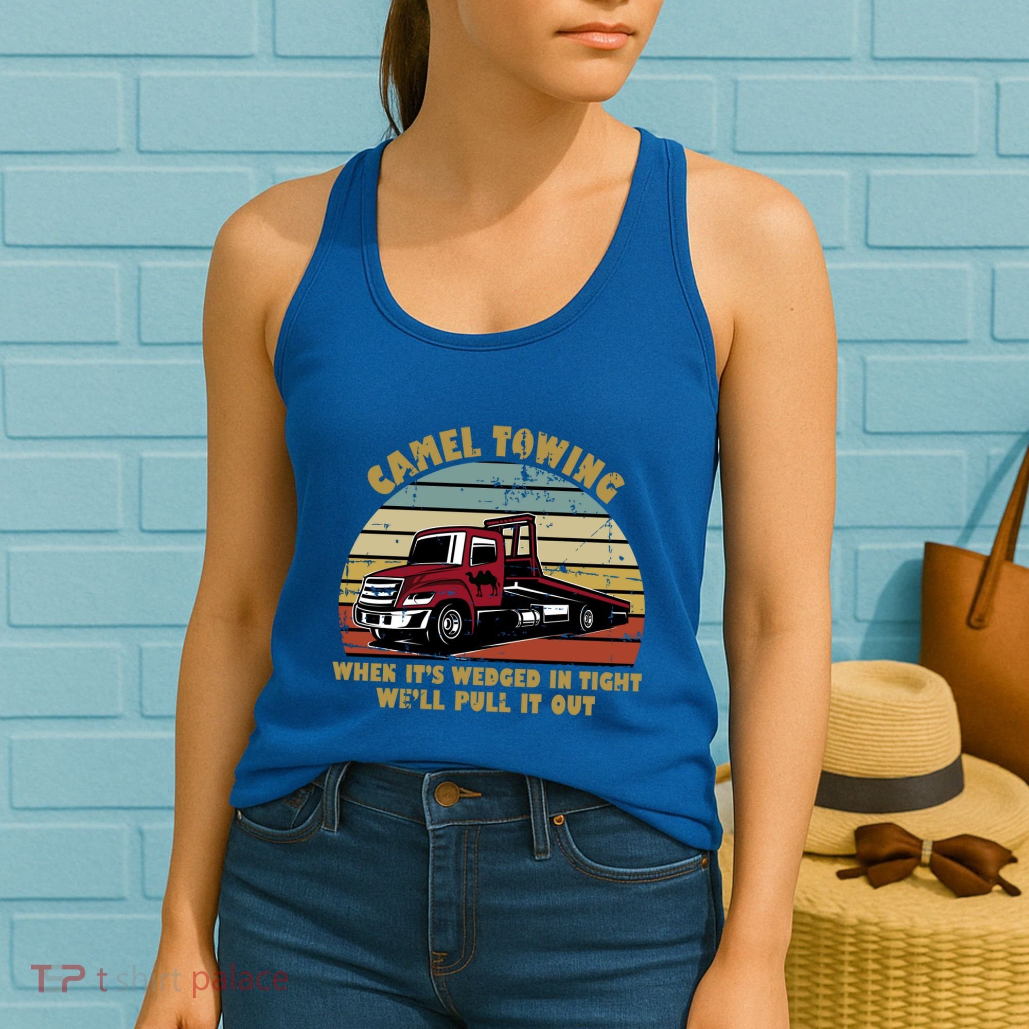 Camel Towing Retro Funny Adult Humor Cringey Dirty Joke Meaningful Gift Women's Tank Top