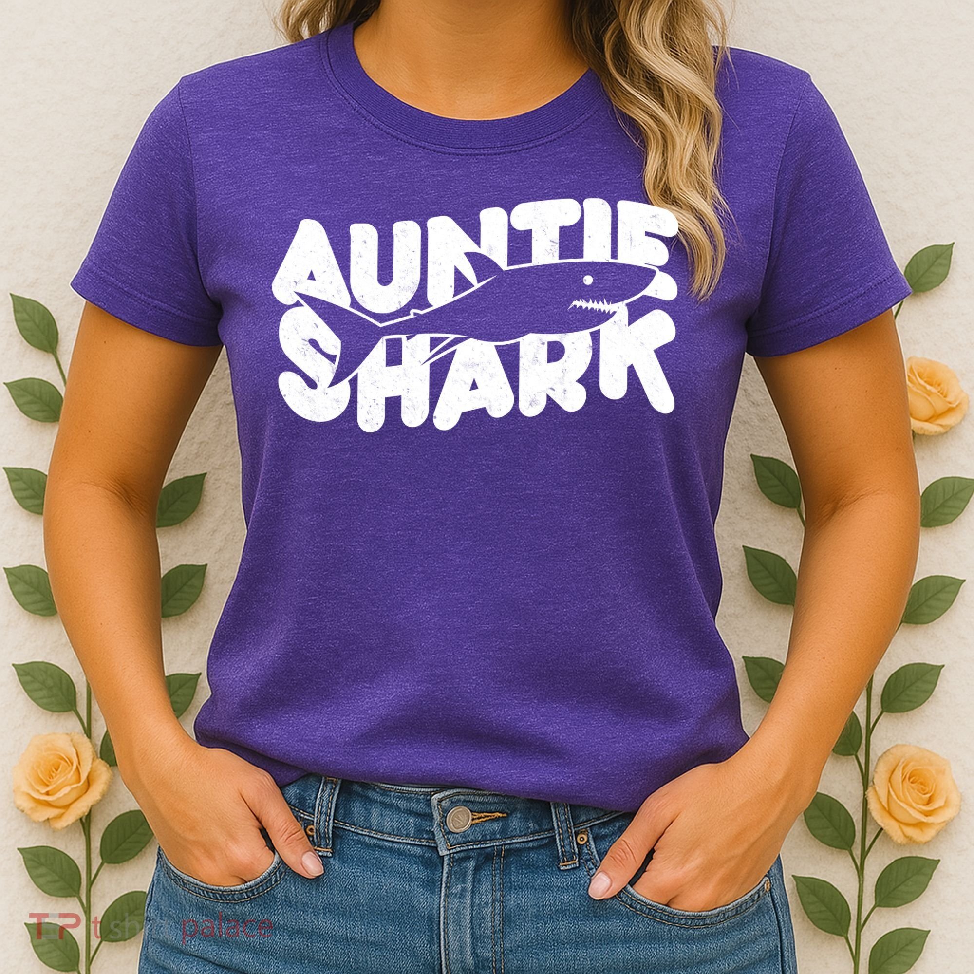 Cute Auntie Shark Women's T-Shirt