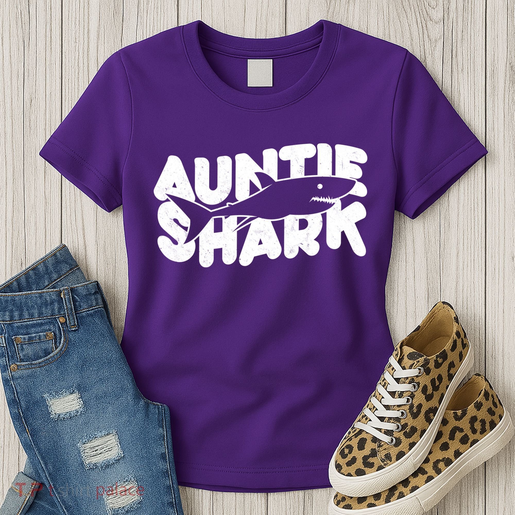 Cute Auntie Shark Women's T-Shirt