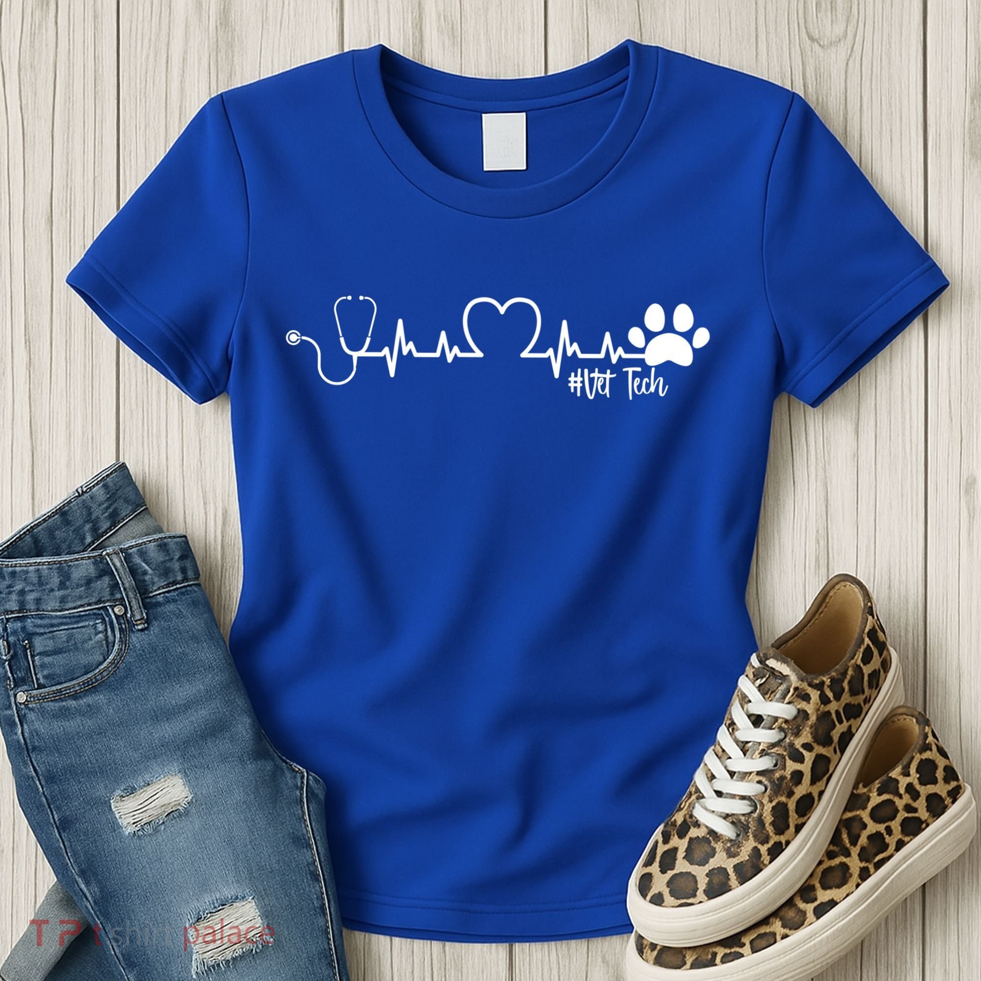 Cute Veterinarian Funny Gift Rainbow Paw Print Heartbeat Vet Tech Gift Women's T-Shirt