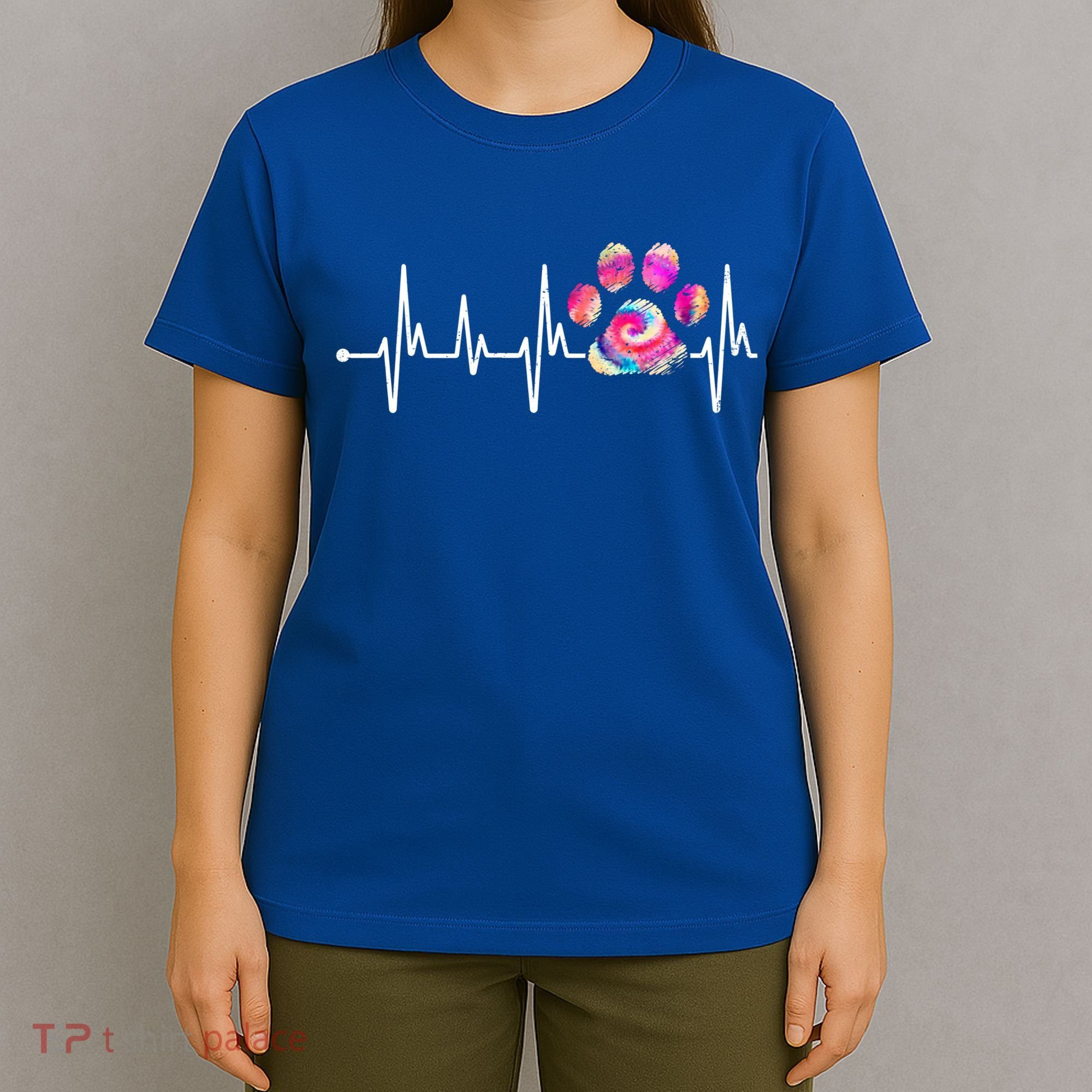 Cute Veterinarian Rainbow Paw Print Heartbeat Vet Tech Gift T-Shirt