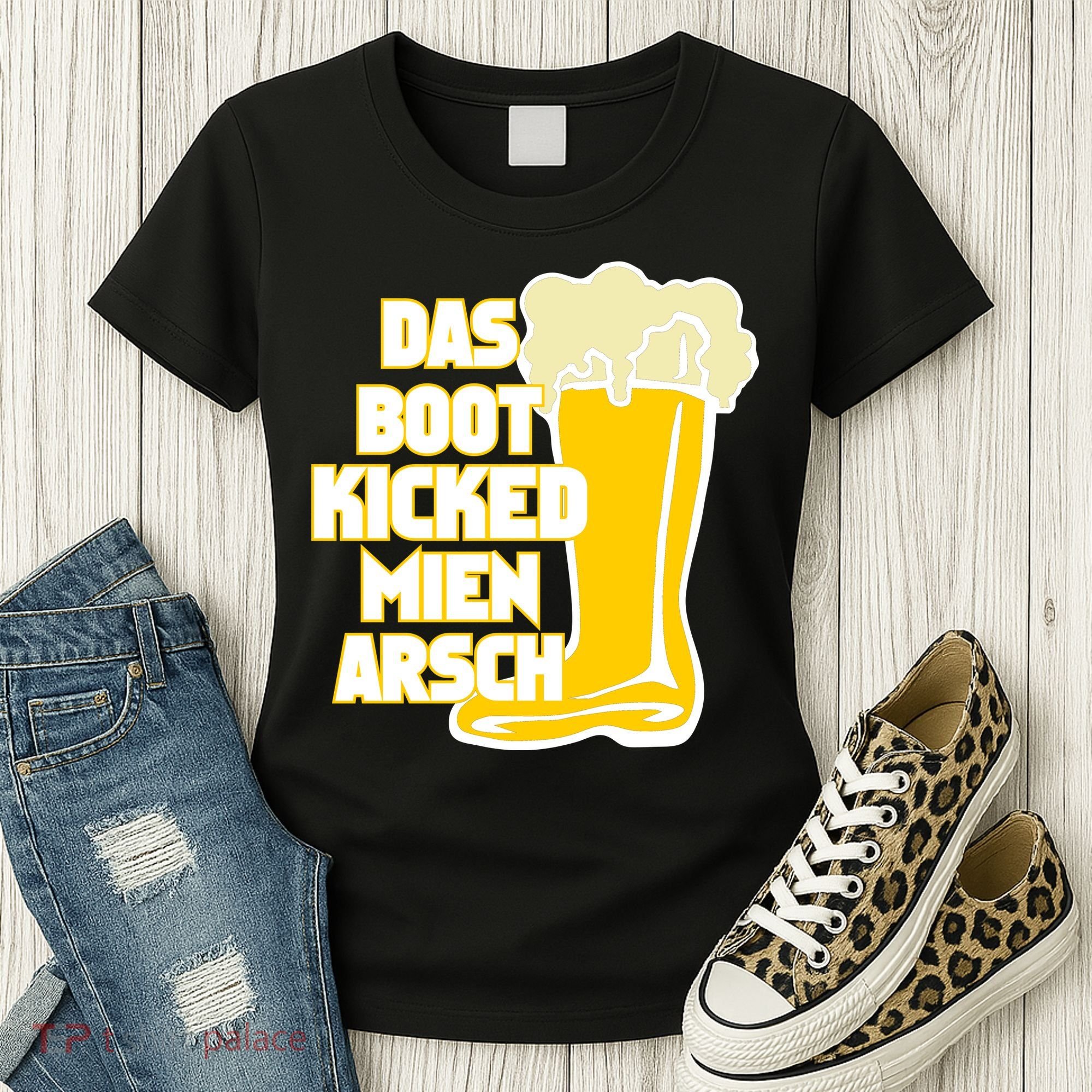 Das Boot Kicked Mien Arsch Women's T-Shirt