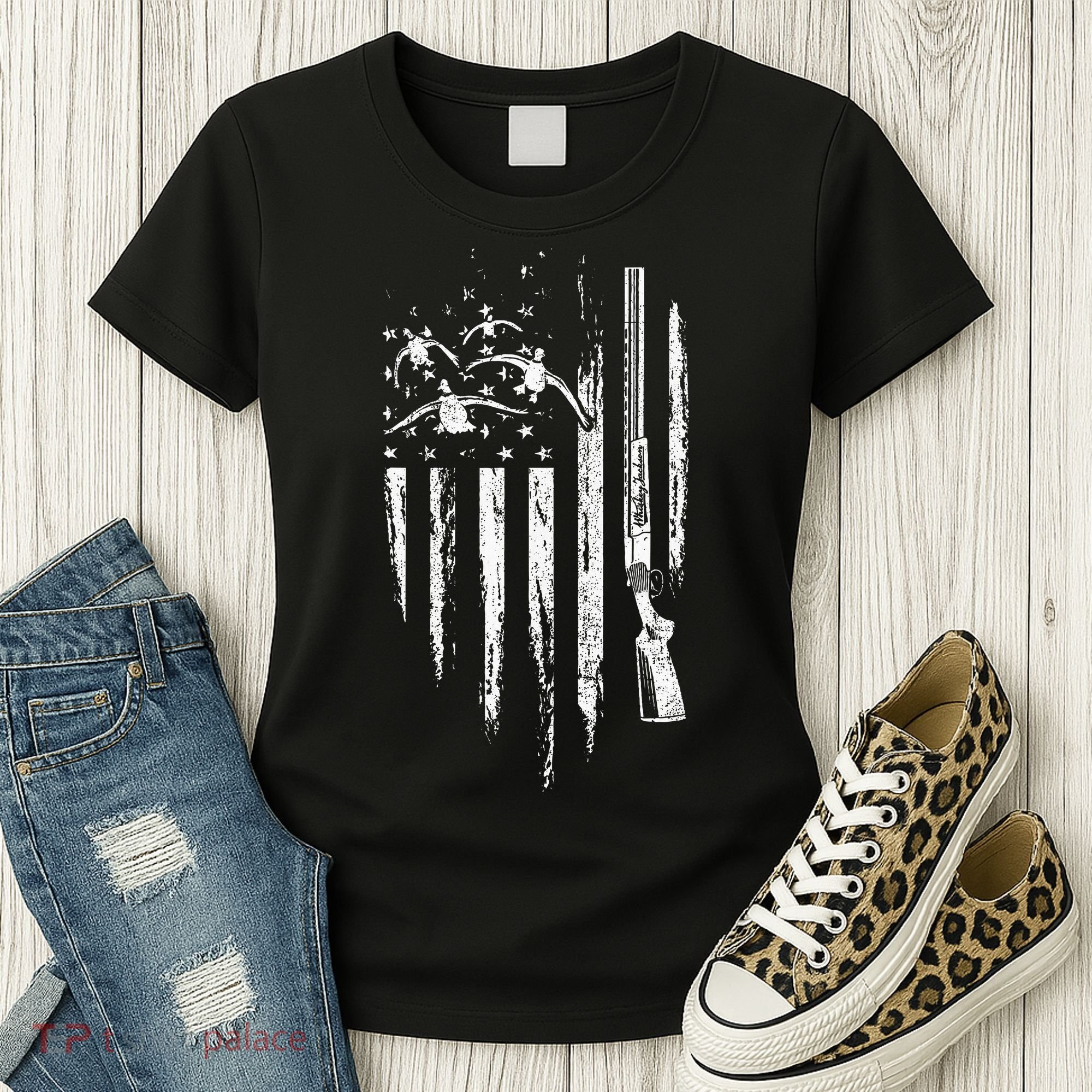 Duck Hunting American Flag Waterfowl Goose Gift For Hunter  Women's T-Shirt