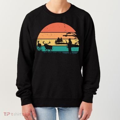 Deer Hunting Retro Sunset Nature Women's Sweatshirt