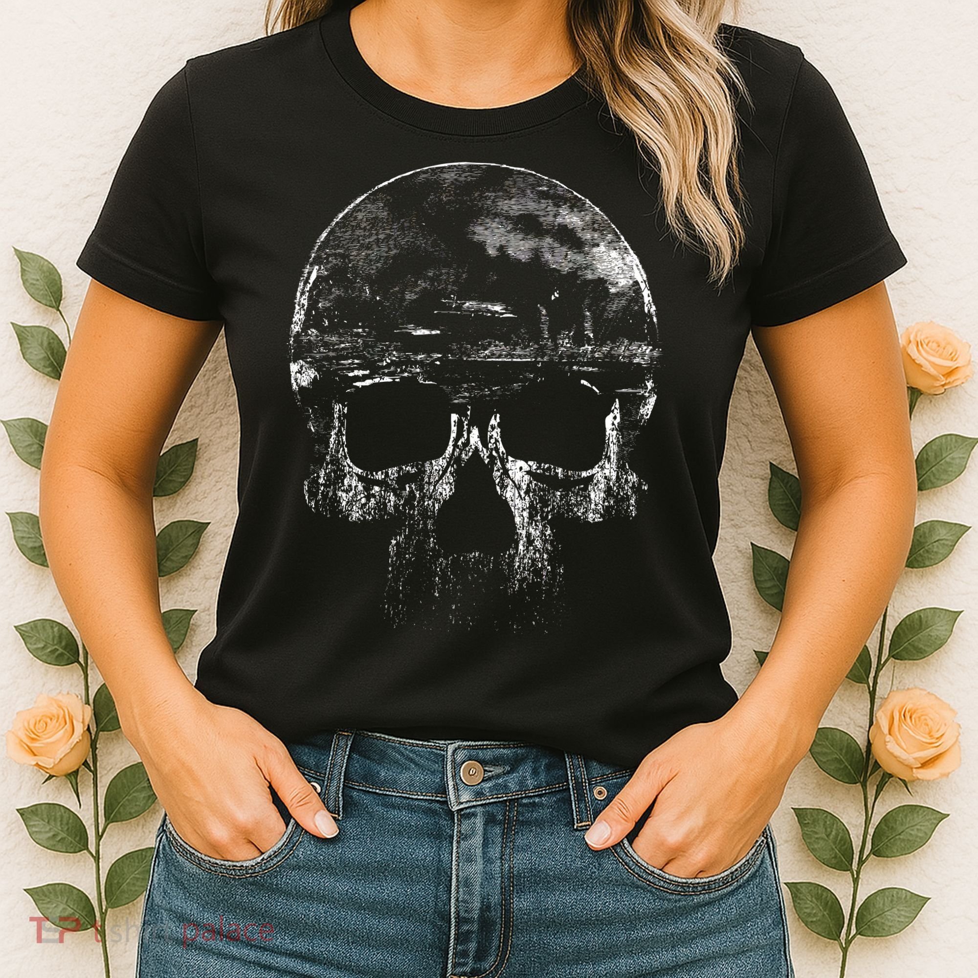 Distressed Skull Graphic Women's T-Shirt
