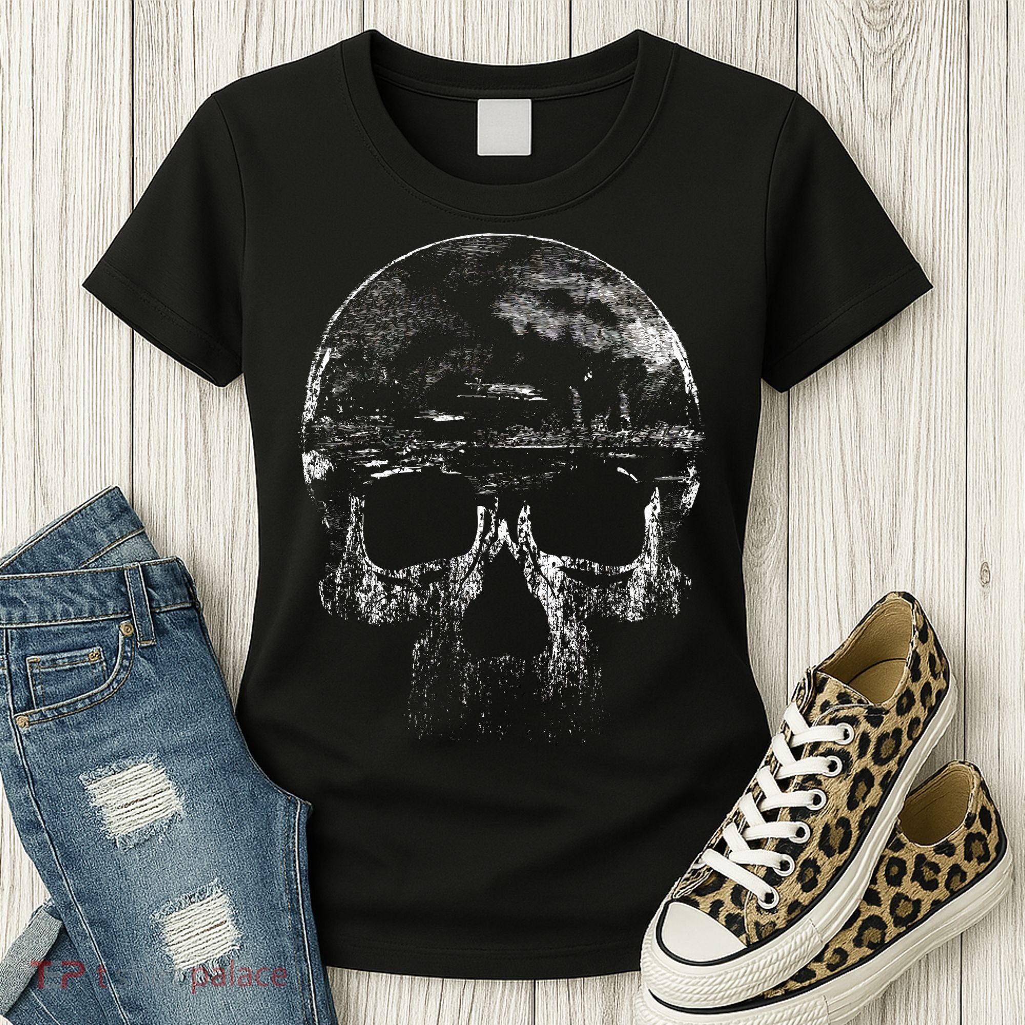 Distressed Skull Graphic Women's T-Shirt
