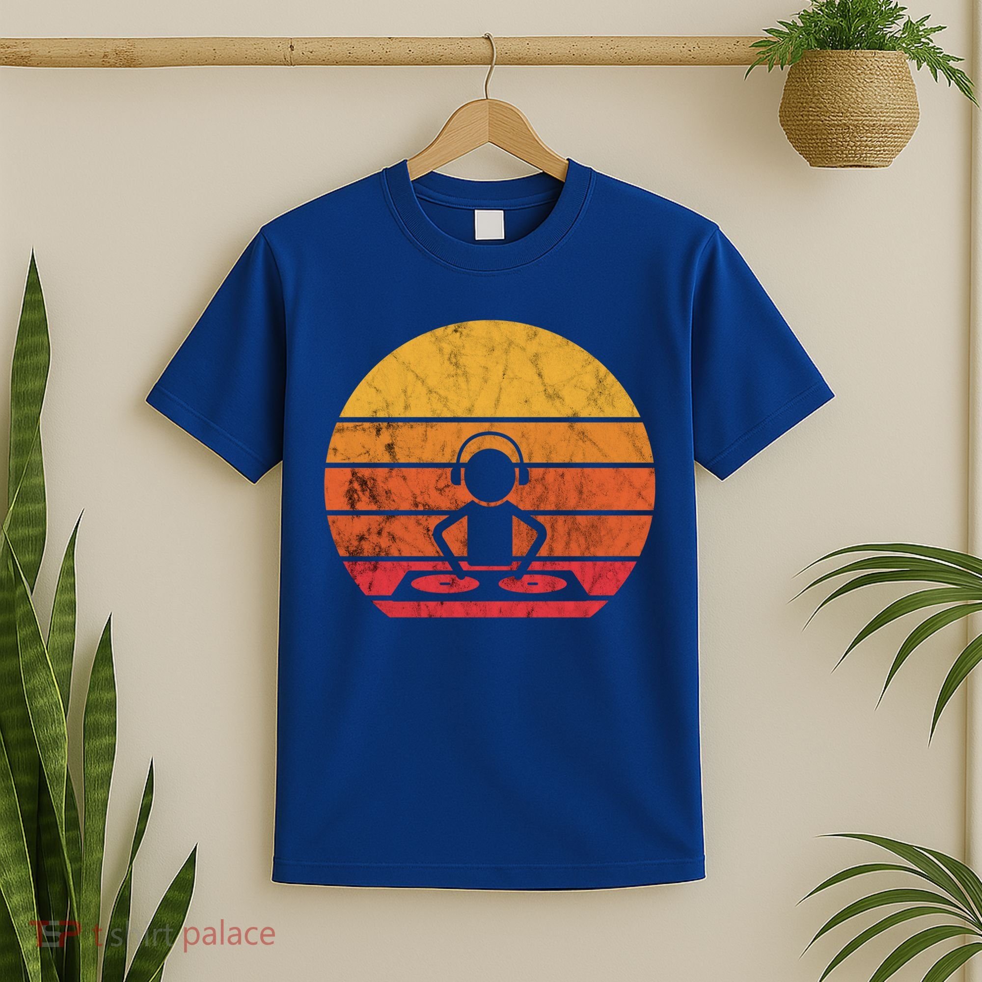 Dj Music Producer Beatmaker Retro Vintage Sunset Turntable Gift T-Shirt