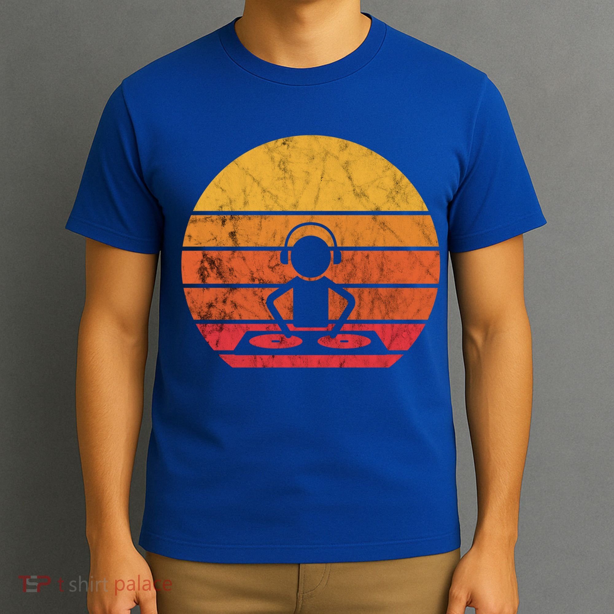 Dj Music Producer Beatmaker Retro Vintage Sunset Turntable Gift T-Shirt