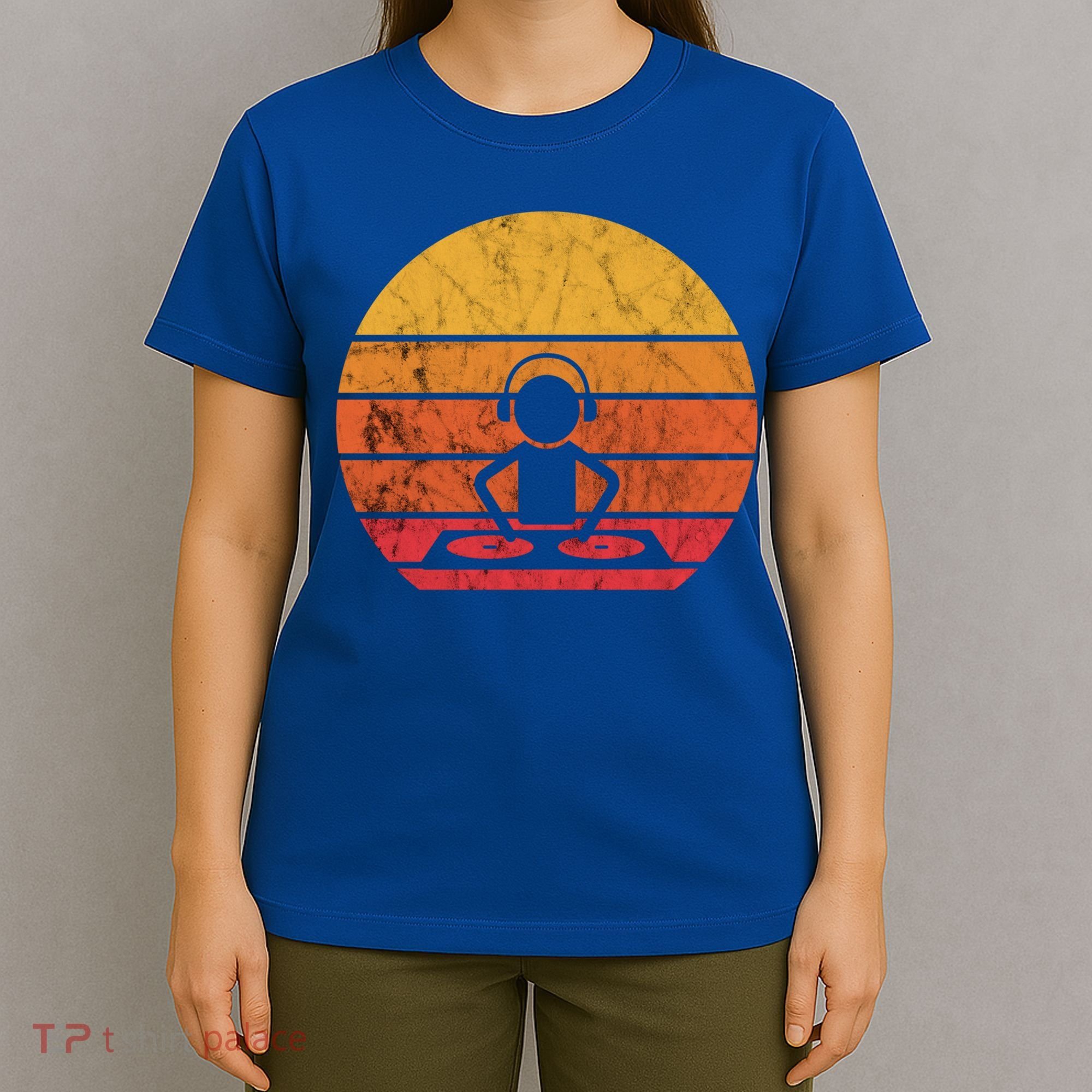 Dj Music Producer Beatmaker Retro Vintage Sunset Turntable Gift T-Shirt