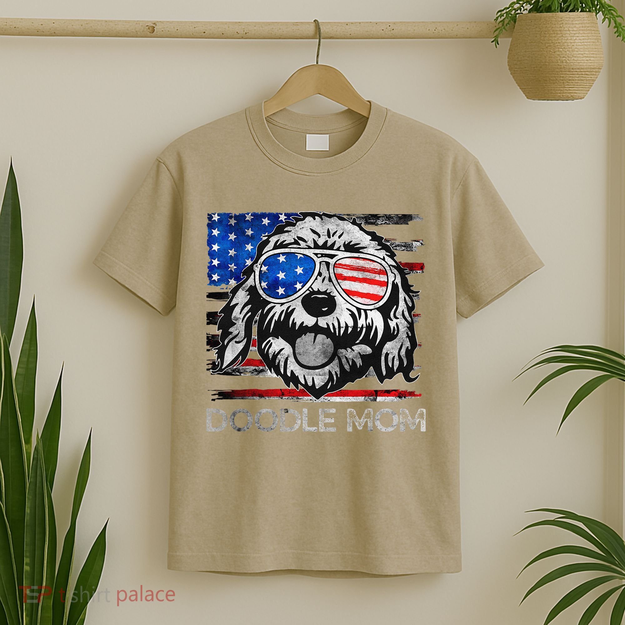 Doodle Mom Vintage American Flag Dog Funny Mothers Day T-Shirt