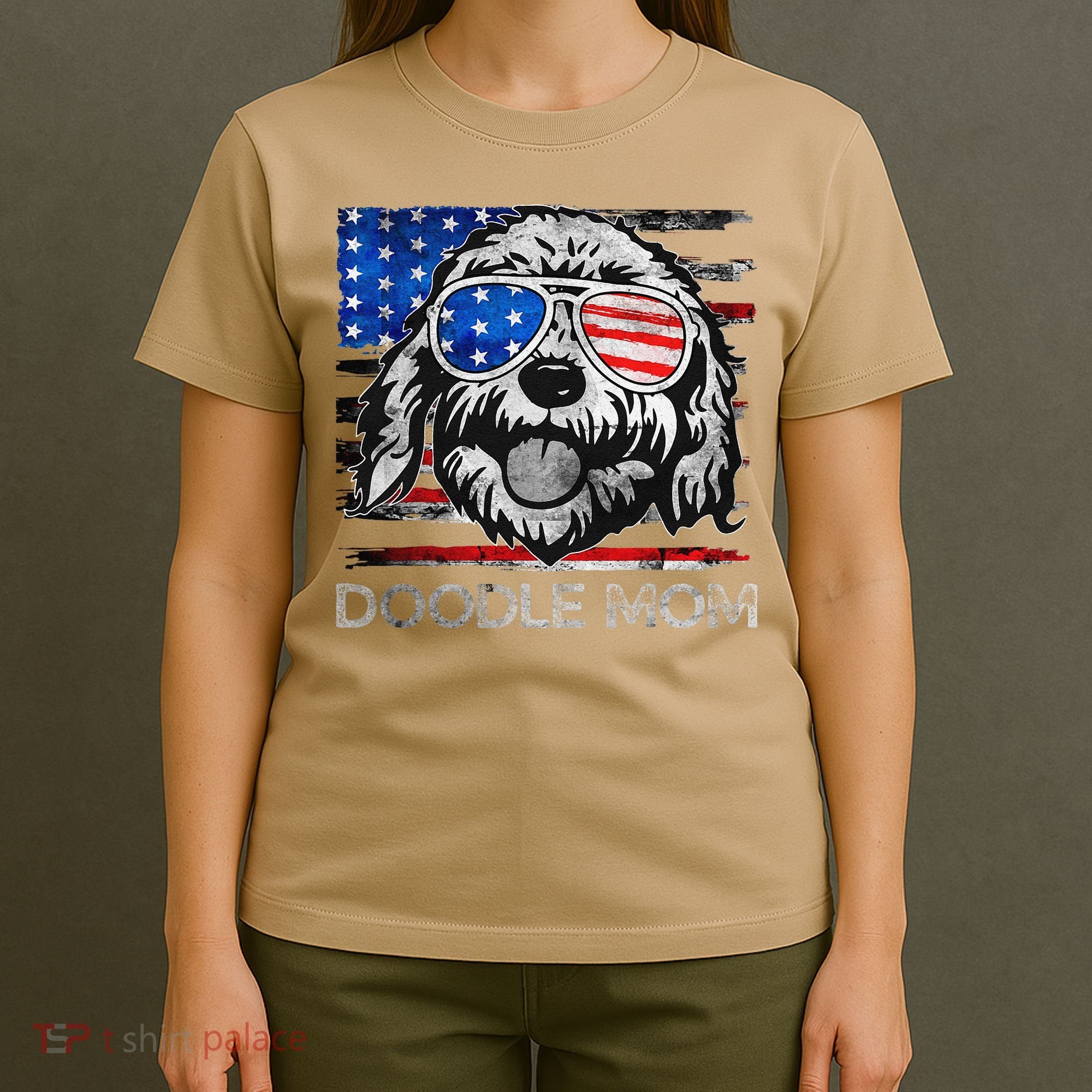 Doodle Mom Vintage American Flag Dog Funny Mothers Day T-Shirt
